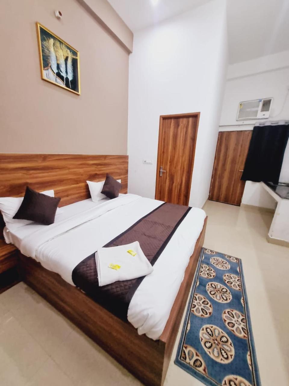 Rama International Ac Free Wifi Free Pick Up From Railway Station 2* Ayodhya