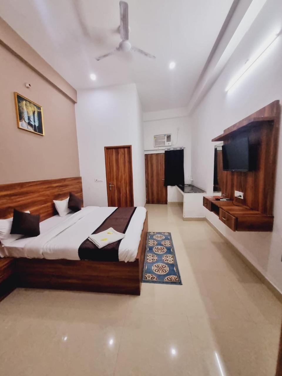 Hotel Rama International Ac Free Wifi Free Pick Up From Railway Station Ayodhya