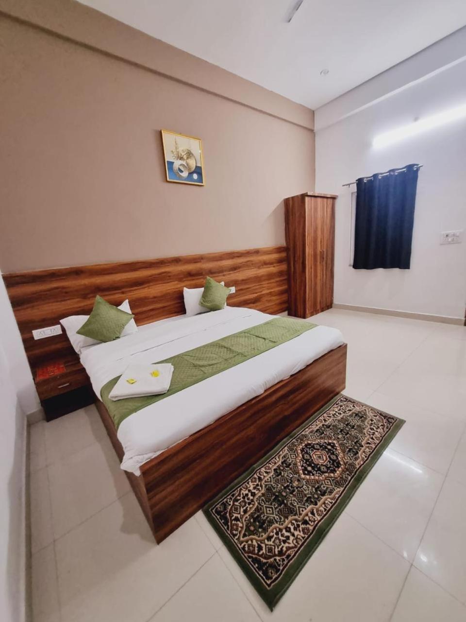 Rama International Ac Free Wifi Free Pick Up From Railway Station 2* Ayodhya