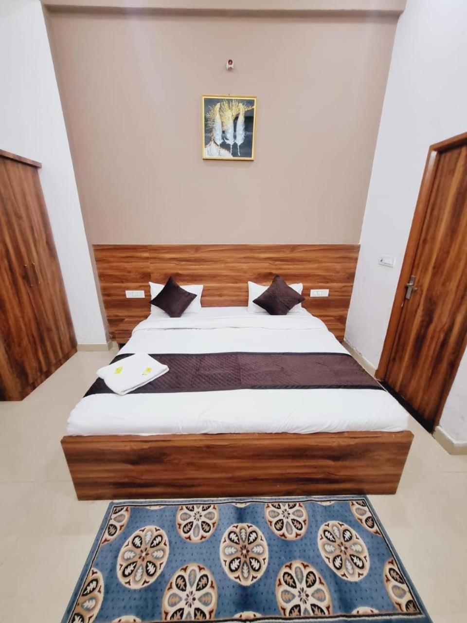 Rama International Ac Free Wifi Free Pick Up From Railway Station Hotel 2*