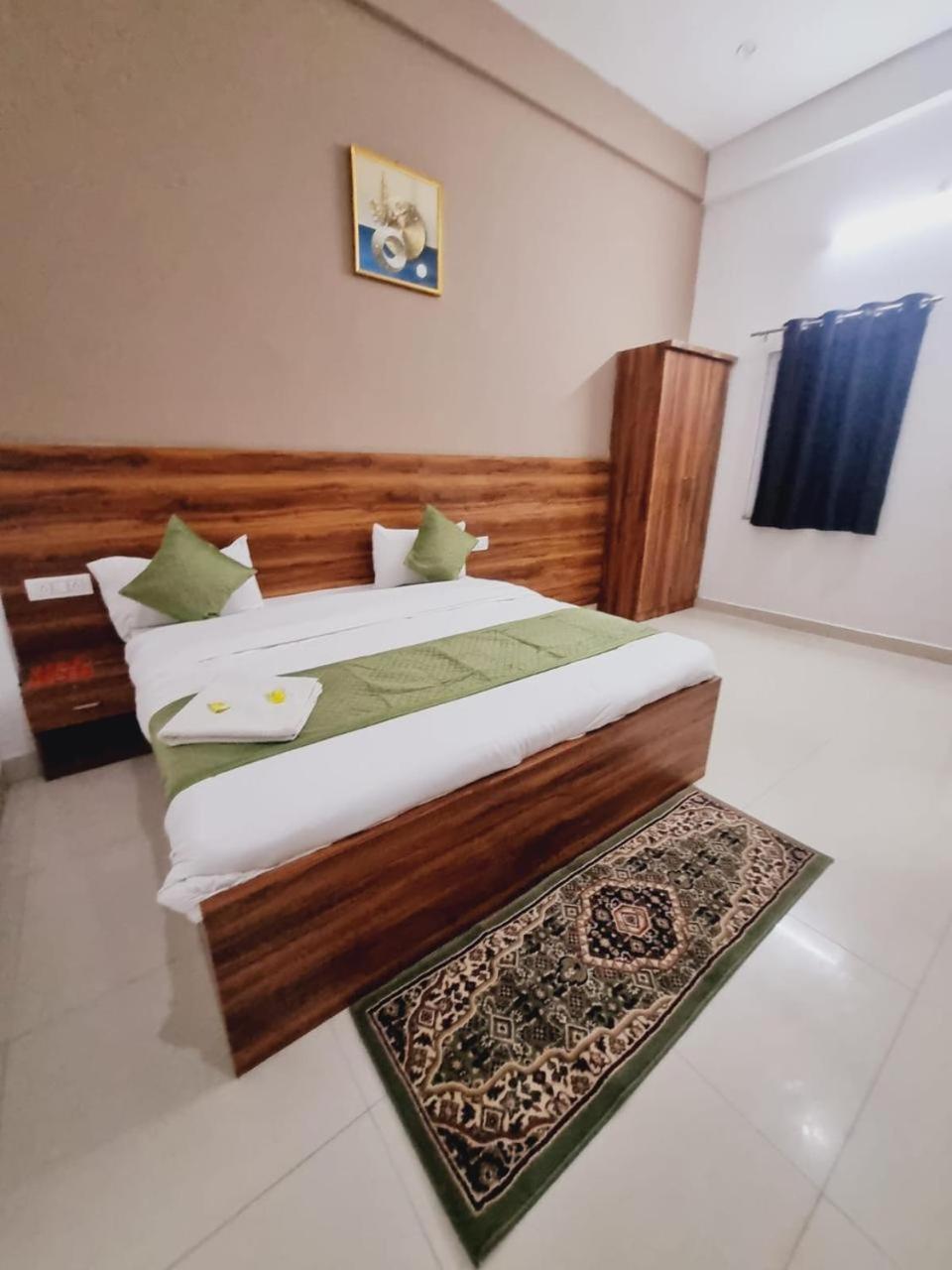 Rama International Ac Free Wifi Free Pick Up From Railway Station 2*