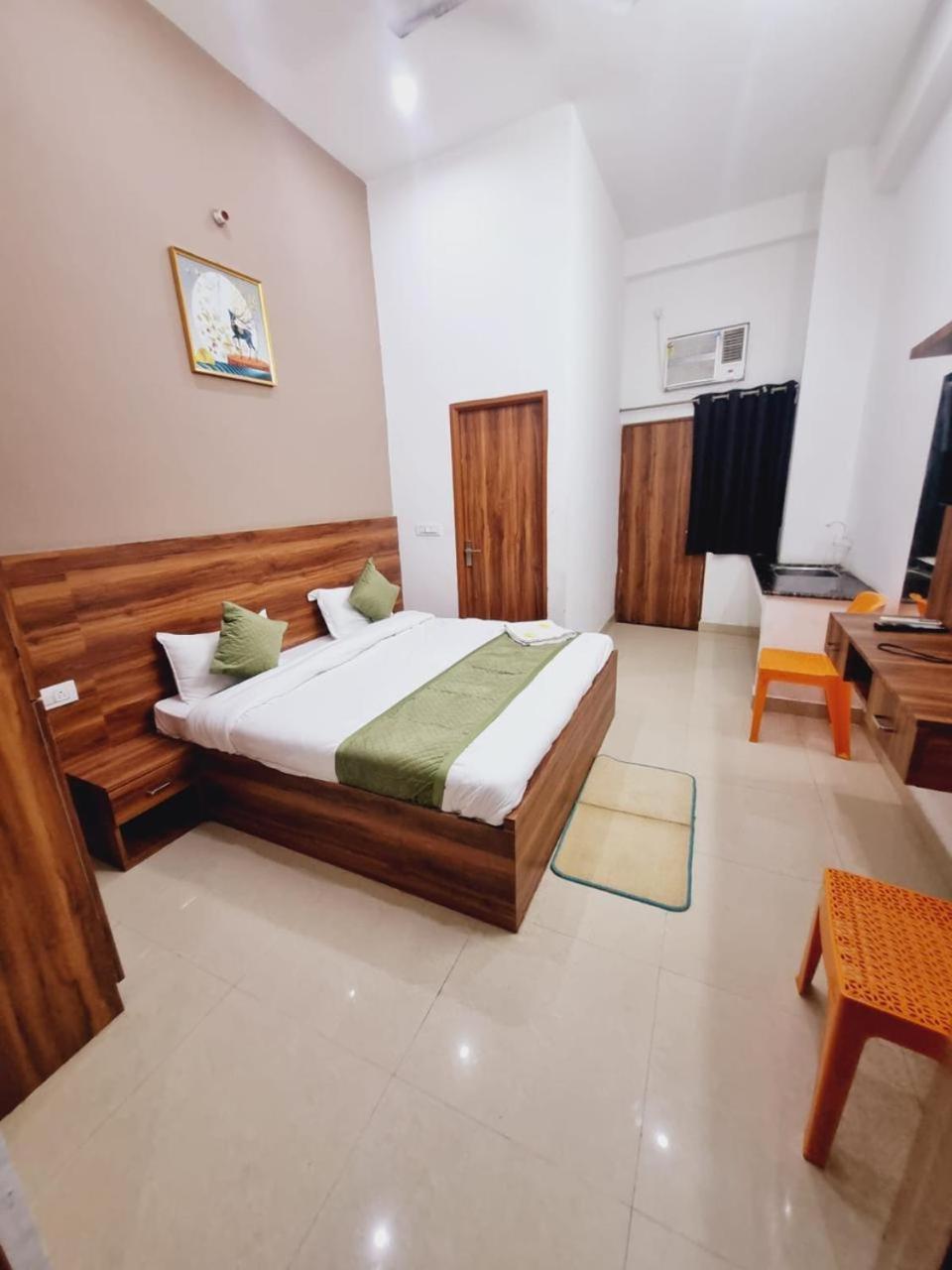 Rama International Ac Free Wifi Free Pick Up From Railway Station