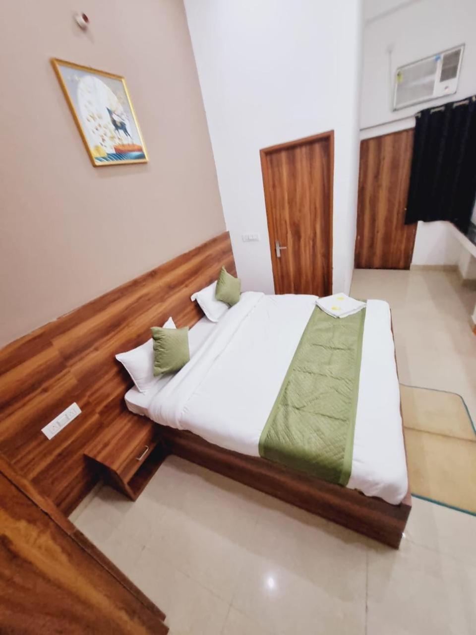 Rama International Ac Free Wifi Free Pick Up From Railway Station Hotel 2*