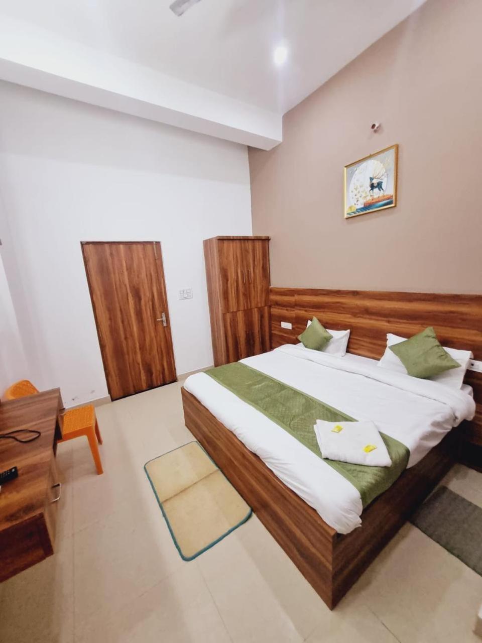 Rama International Ac Free Wifi Free Pick Up From Railway Station Hotel