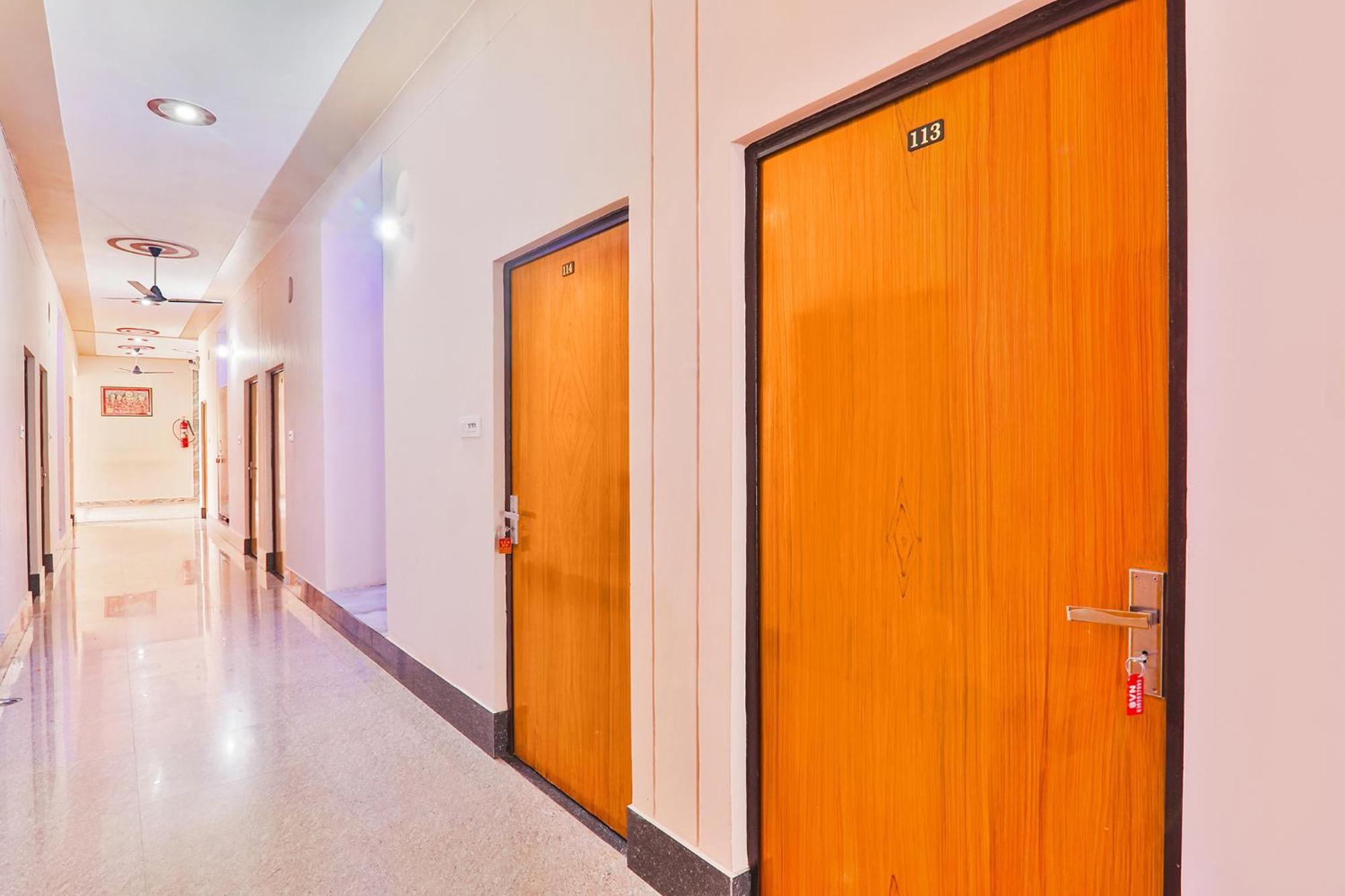 Hotel Fabhotel Shree Venkatesh Nileyam Ayodhya