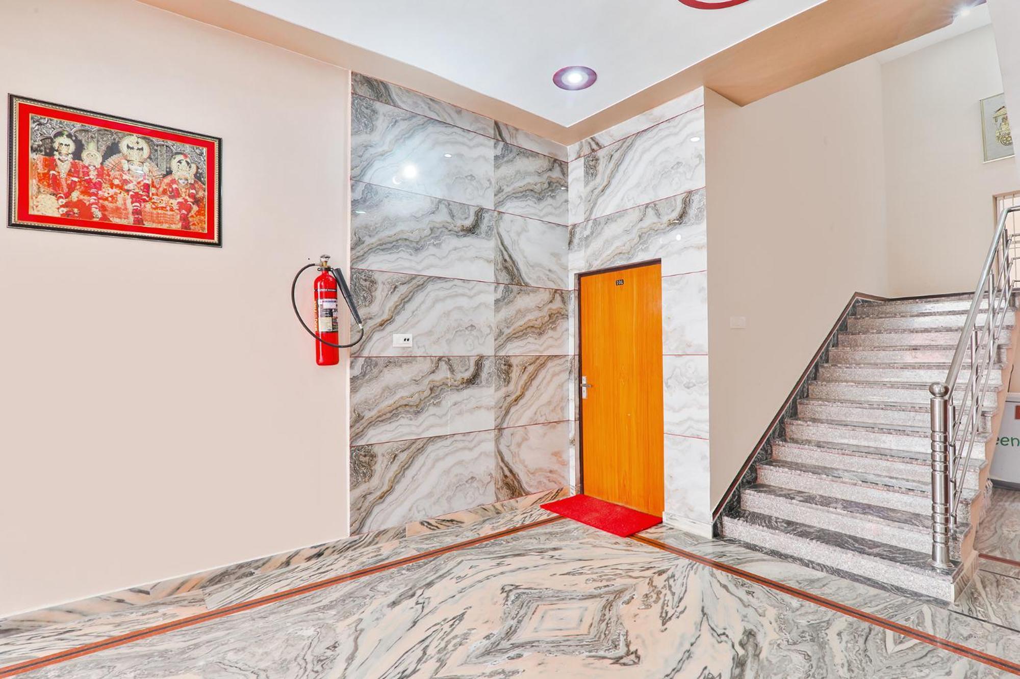 Fabhotel Shree Venkatesh Nileyam Ayodhya