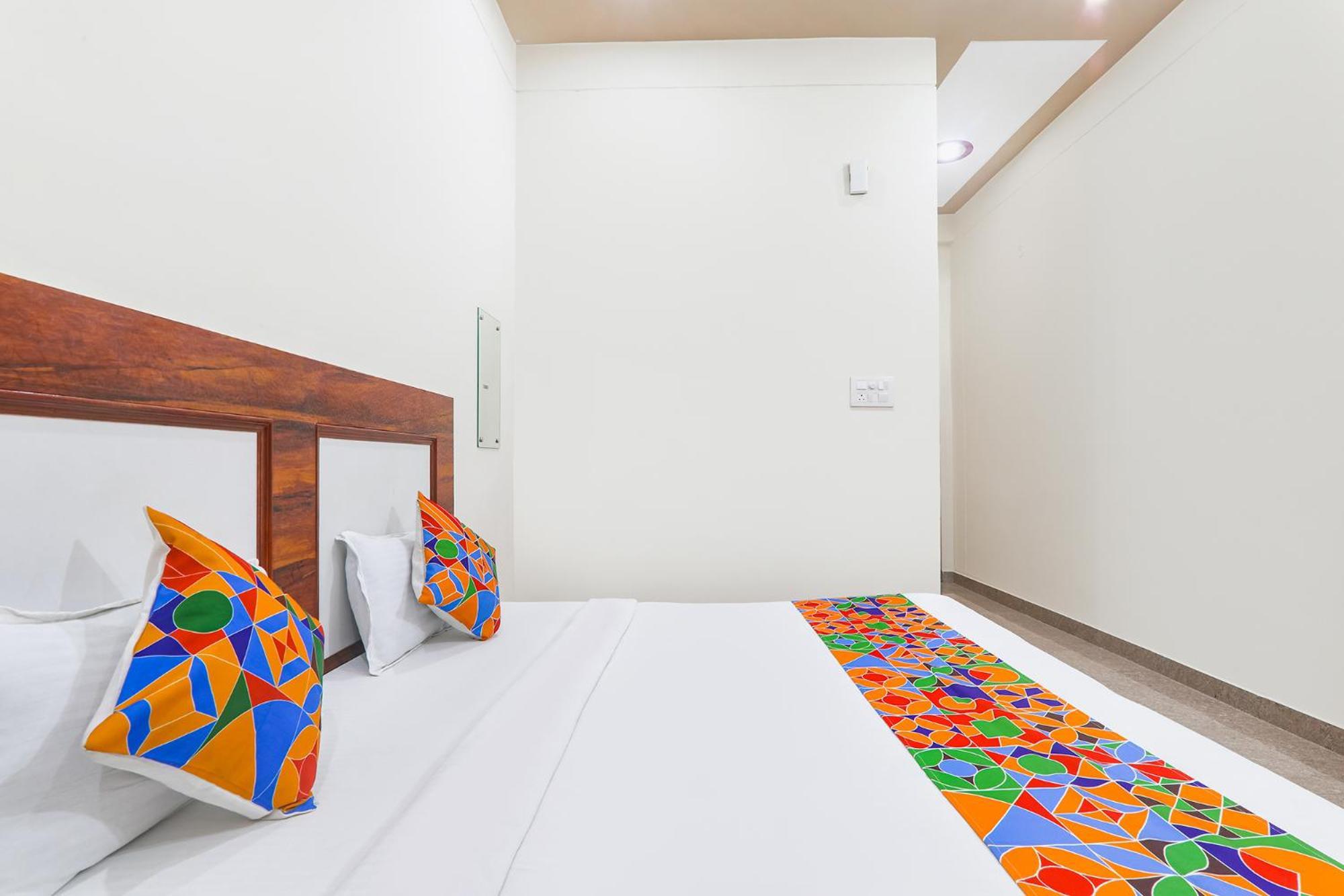 Hotel Fabhotel Shree Venkatesh Nileyam 4*