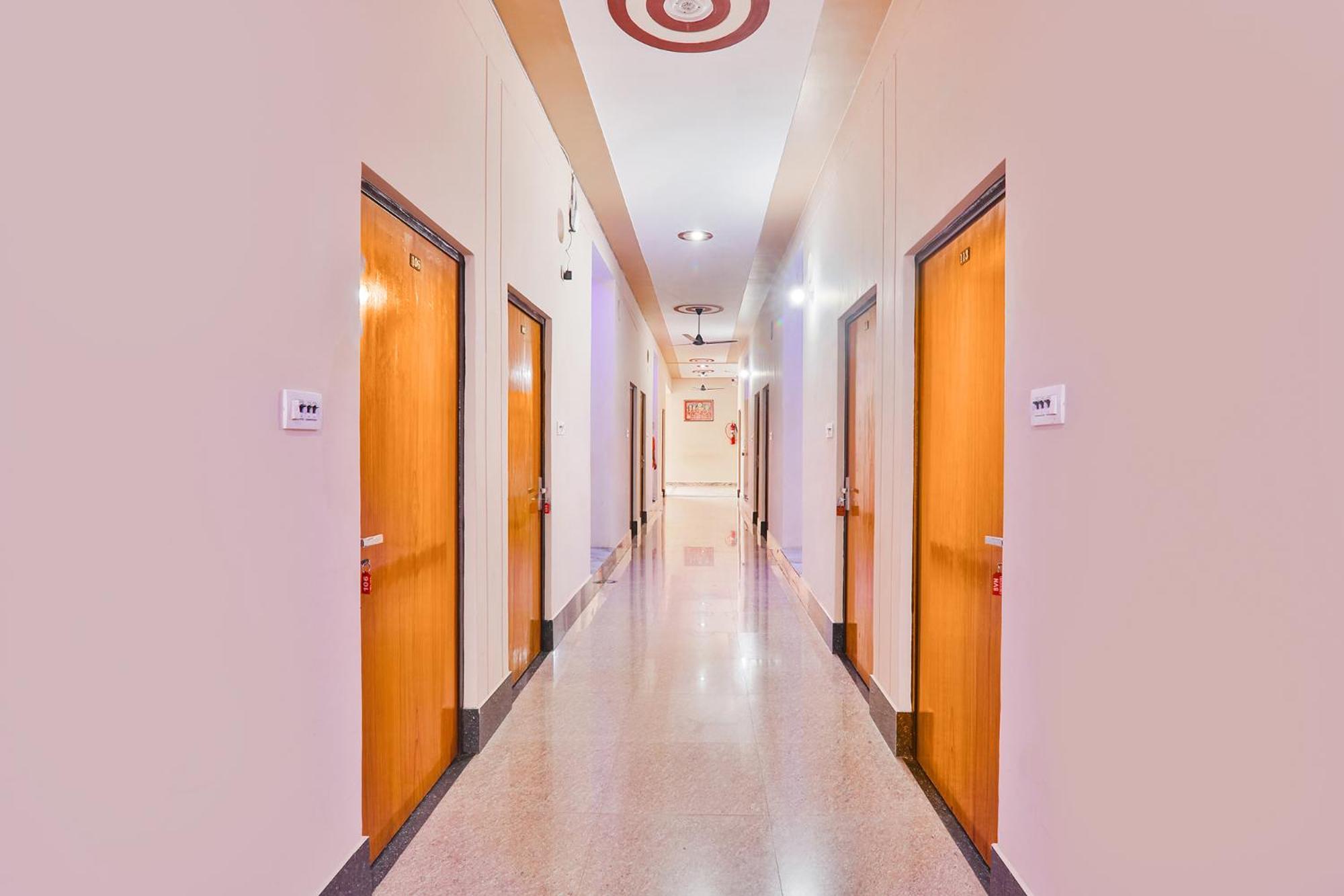 Fabhotel Shree Venkatesh Nileyam Hotel Ayodhya
