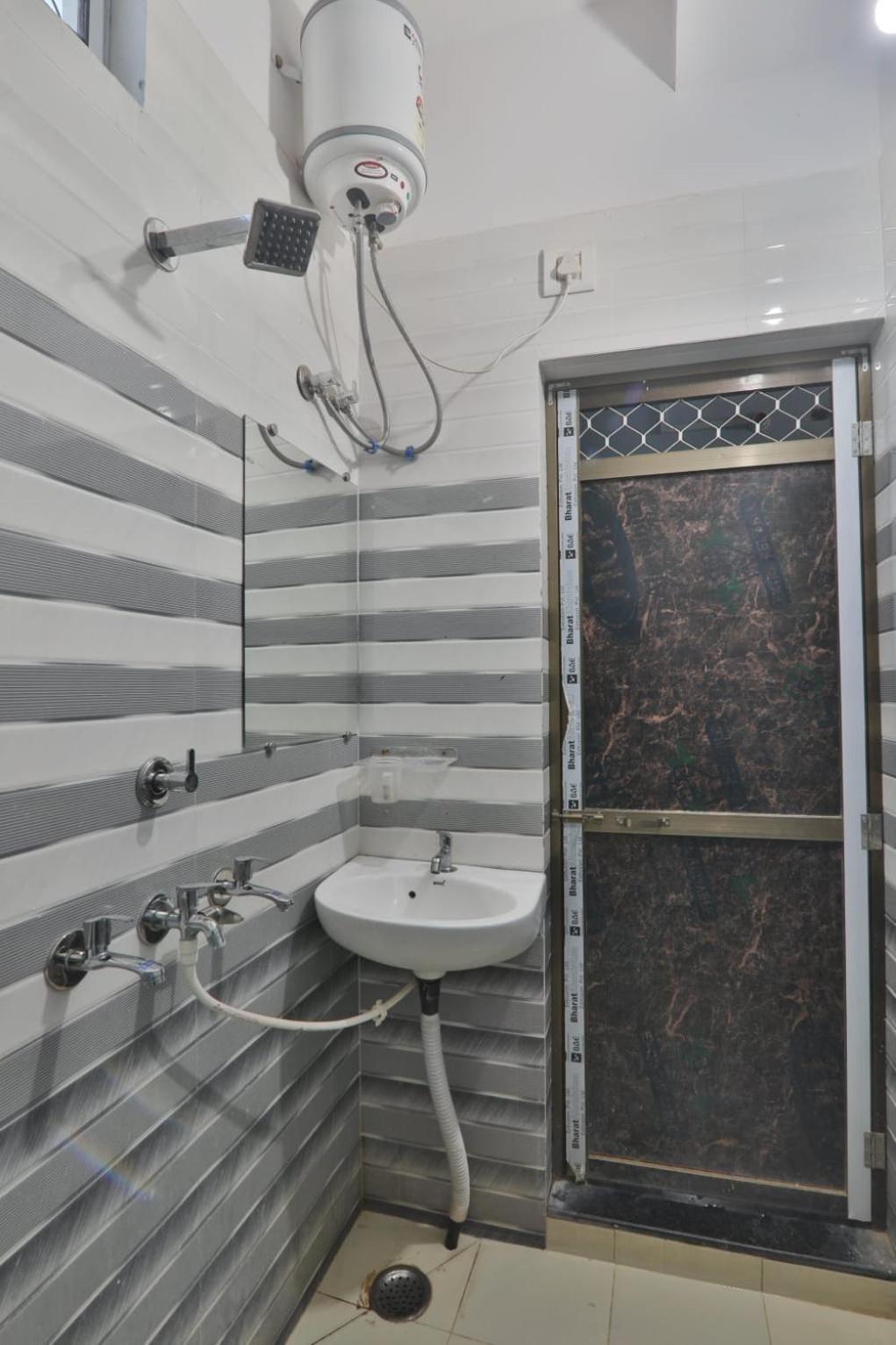 Rama International Ac Free Wifi Free Pick Up From Railway Station Hotel