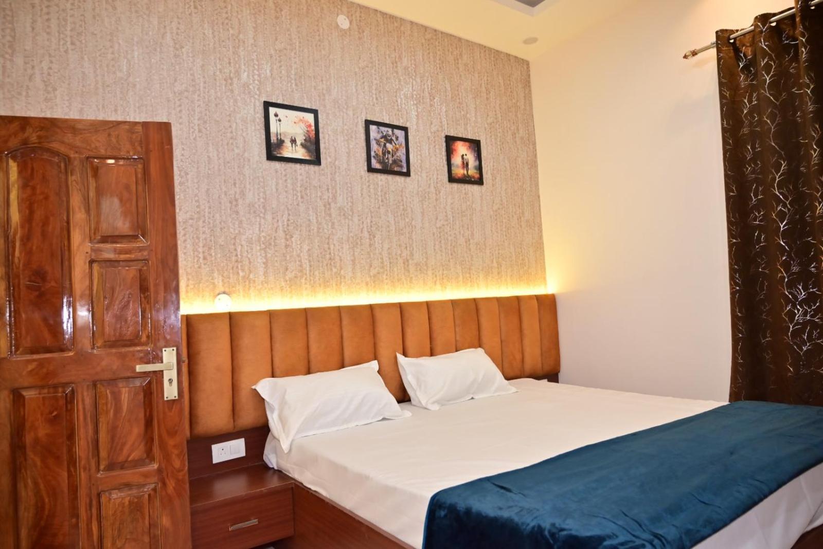 Hotel Amber Palace 3*