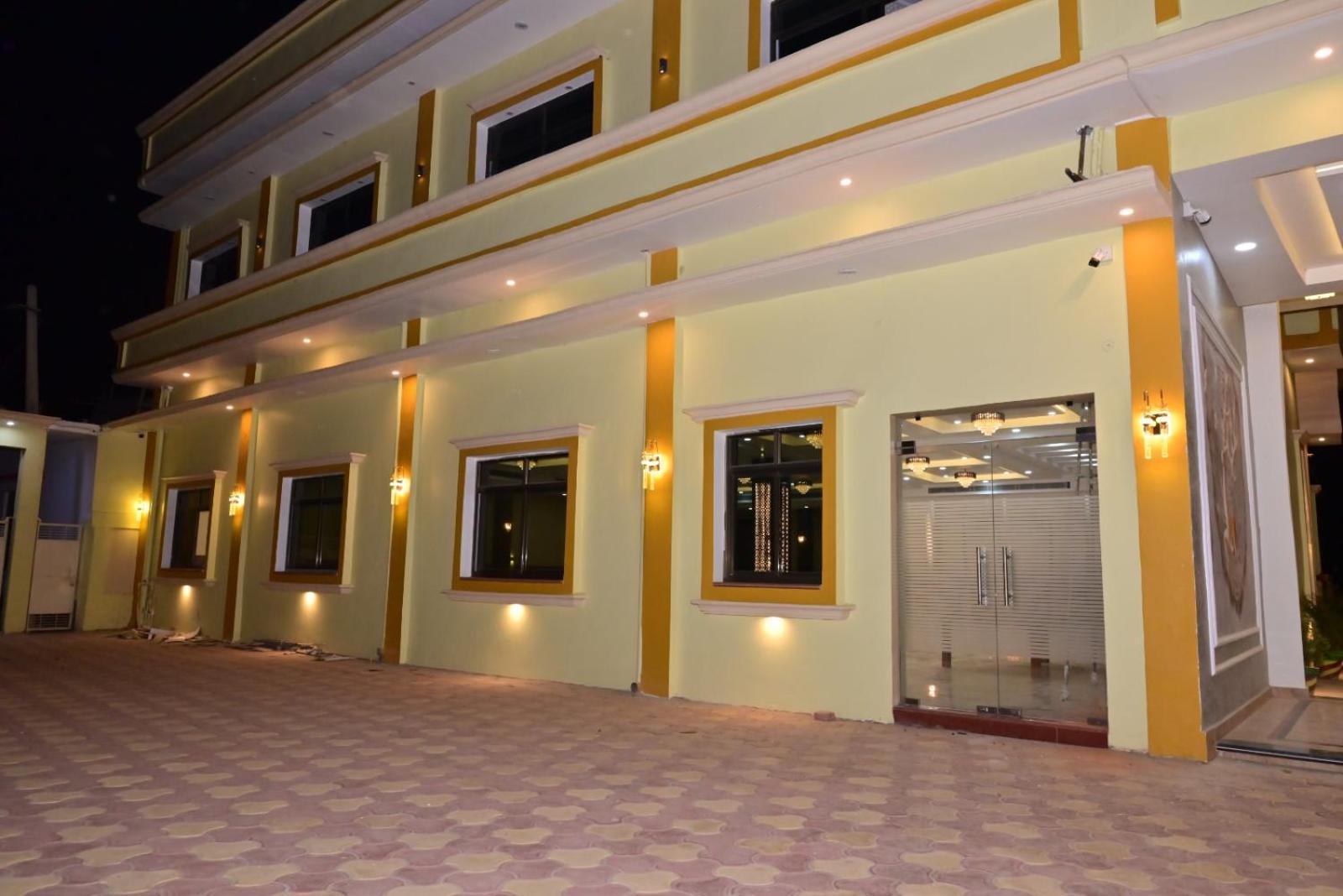 Hotel Amber Palace 3*