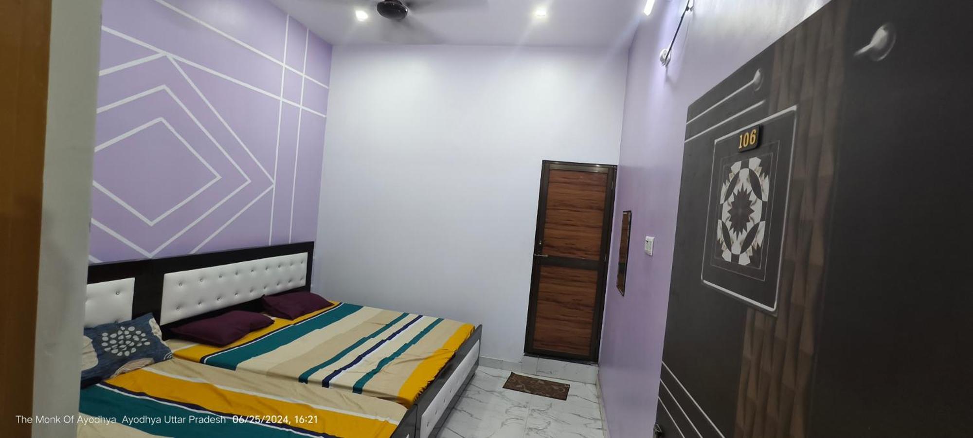 Shree Dham 300 Meter From Sri Ram Temple Free Pick Up , Drop , Breakfast & Wifi Ayodhya