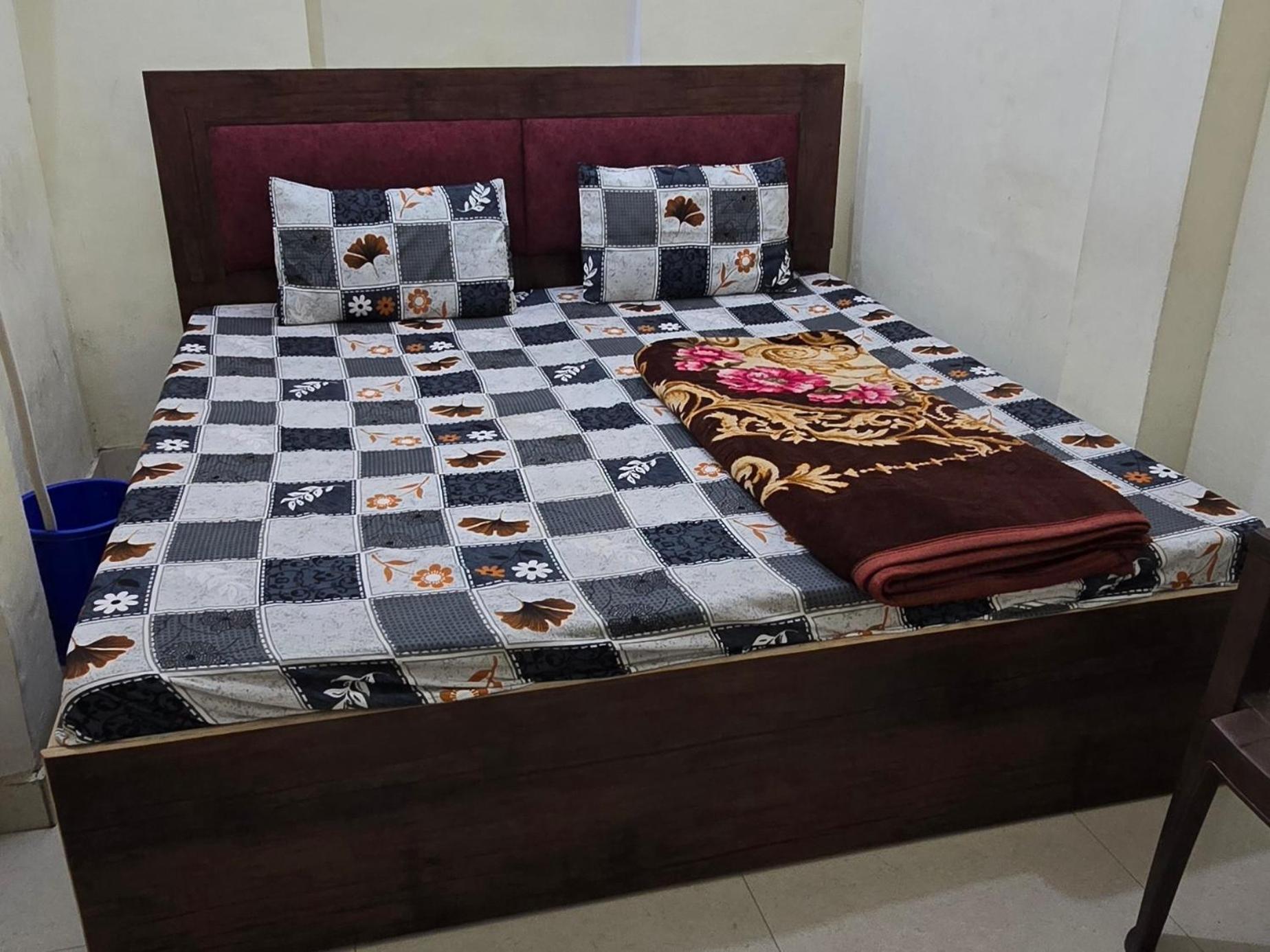 Ramlala Paying Just 100m From Saryu Ghat, Guest house Ayodhya