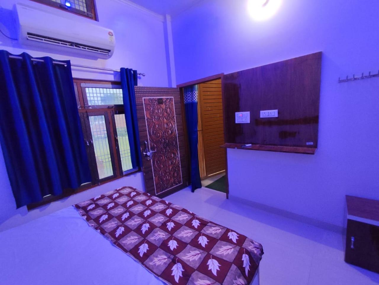 Sasta In Guest house *