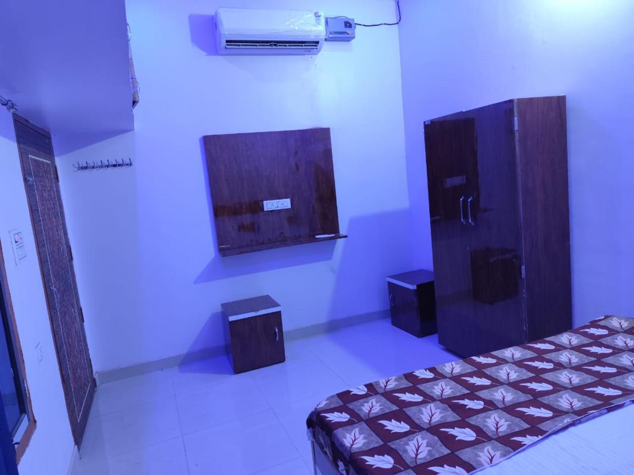 Guest house Sasta In Ayodhya
