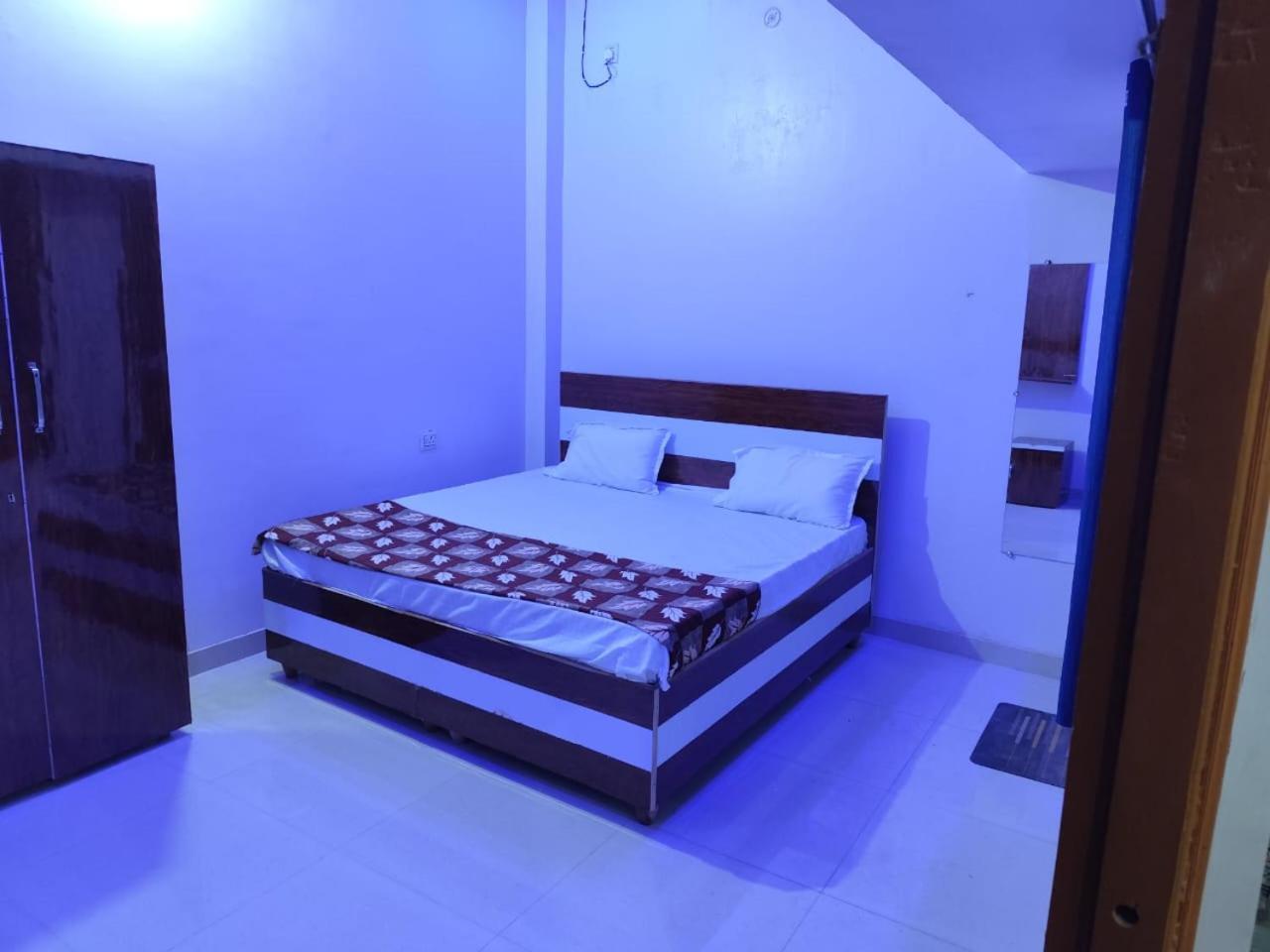 Guest house Sasta In Ayodhya