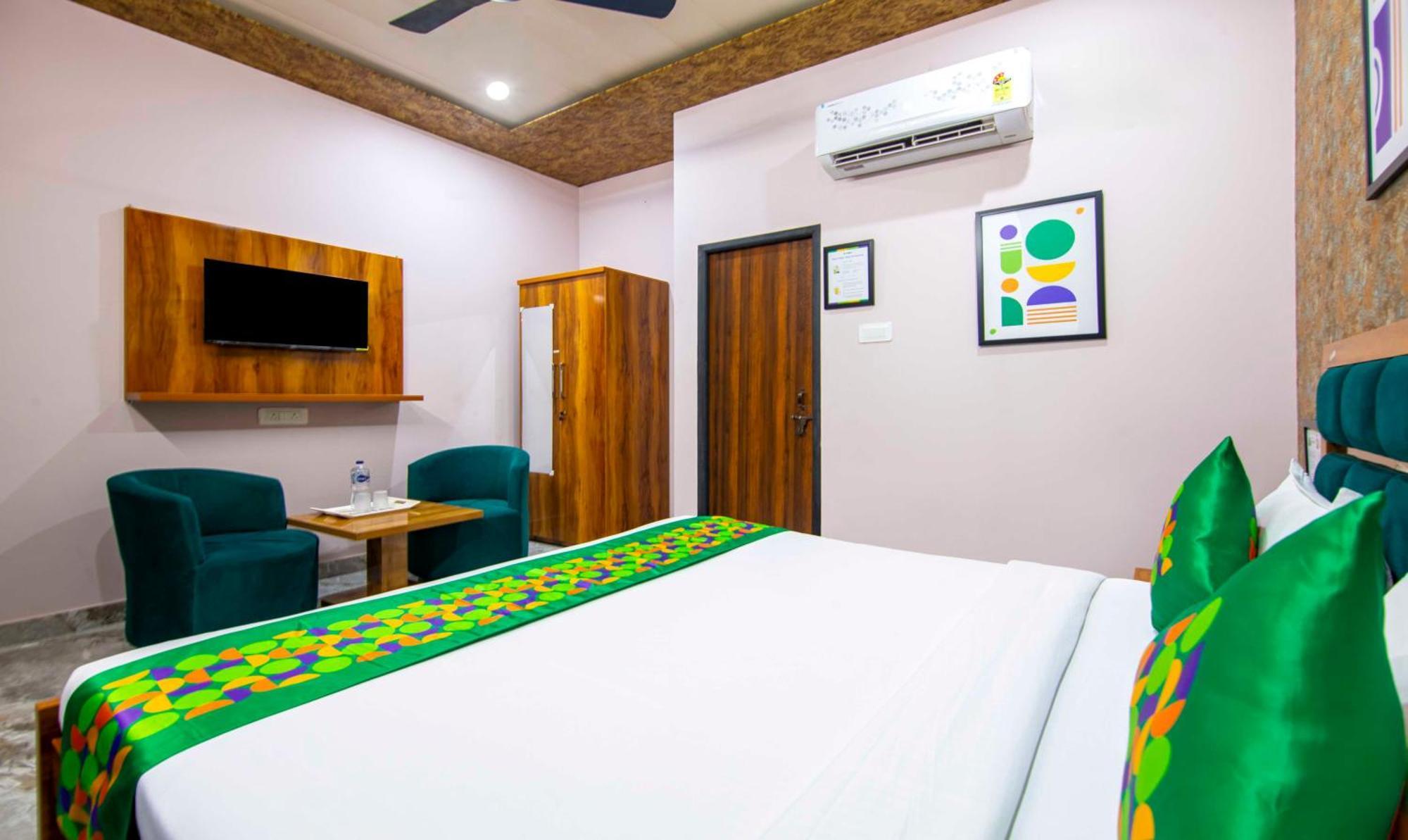 Ramayan Free Pickup From Railway Station ಉಚಿತ ಪಿಕಪ್ ,ఉచిత పికప్ ,இலவச,பிக்அப் Guest house Ayodhya