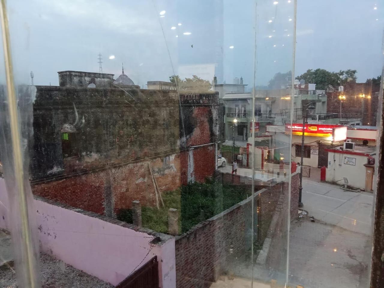Om * Ayodhya