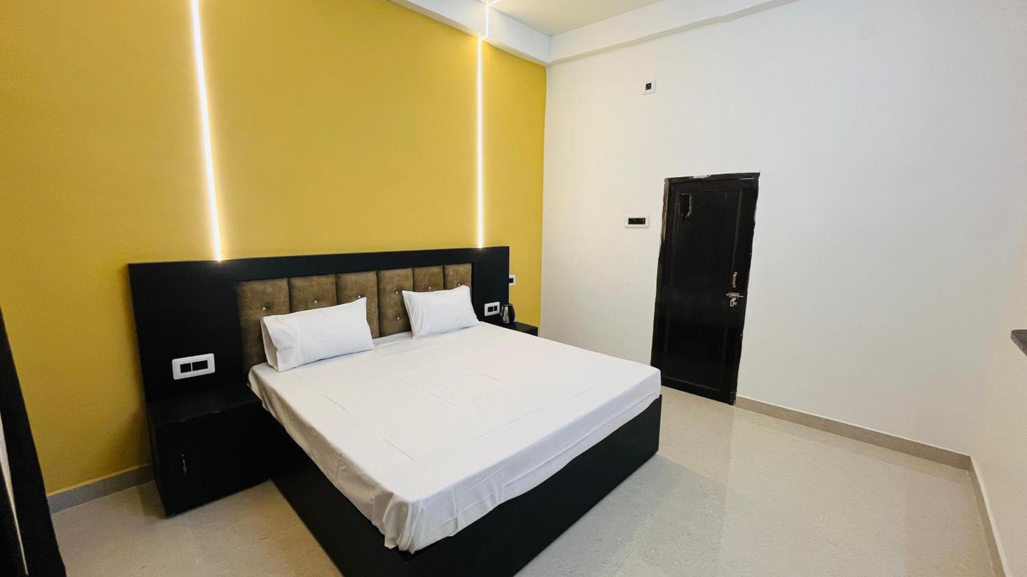 Hotel The Mehrotra ,near Ram Temple