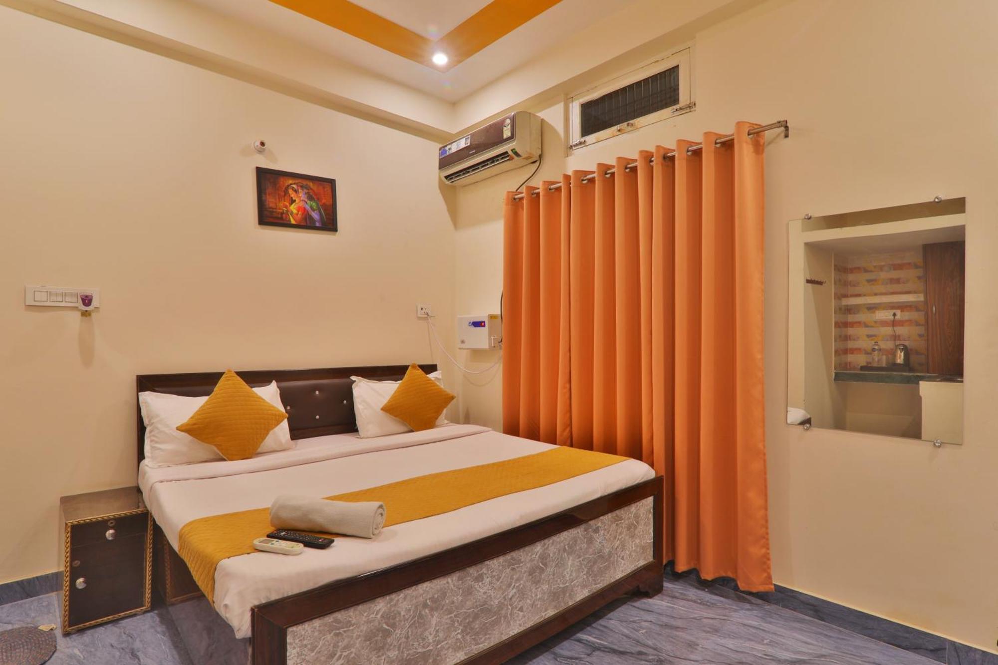 Hotel Ramayan Family Fully Air Condition Spacious And Free Wifi With Free Pick Up From Station 3*