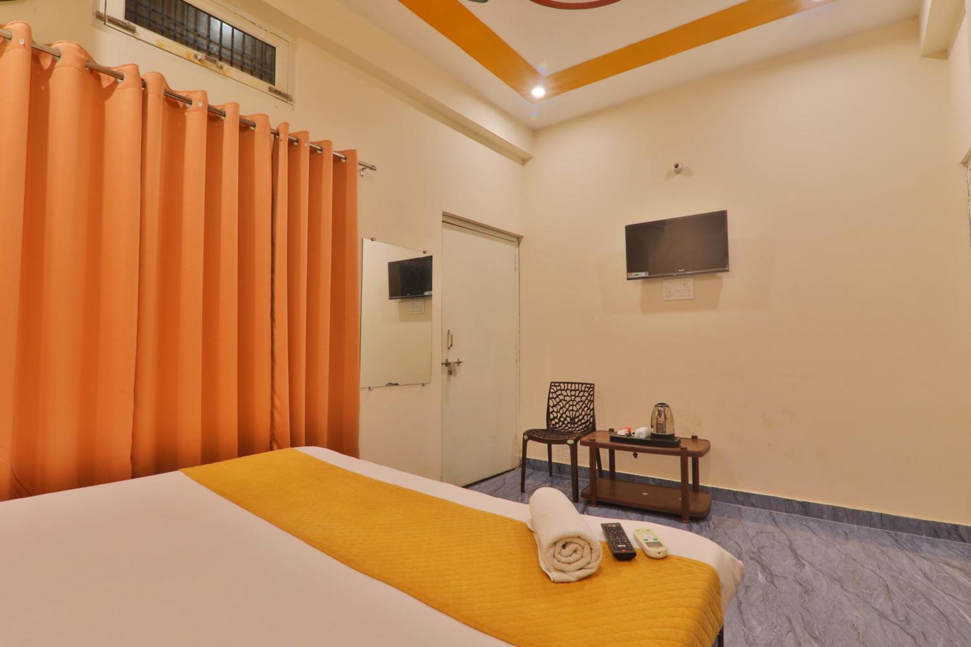 Ramayan Family Fully Air Condition Spacious And Free Wifi With Free Pick Up From Station Hotel 3*