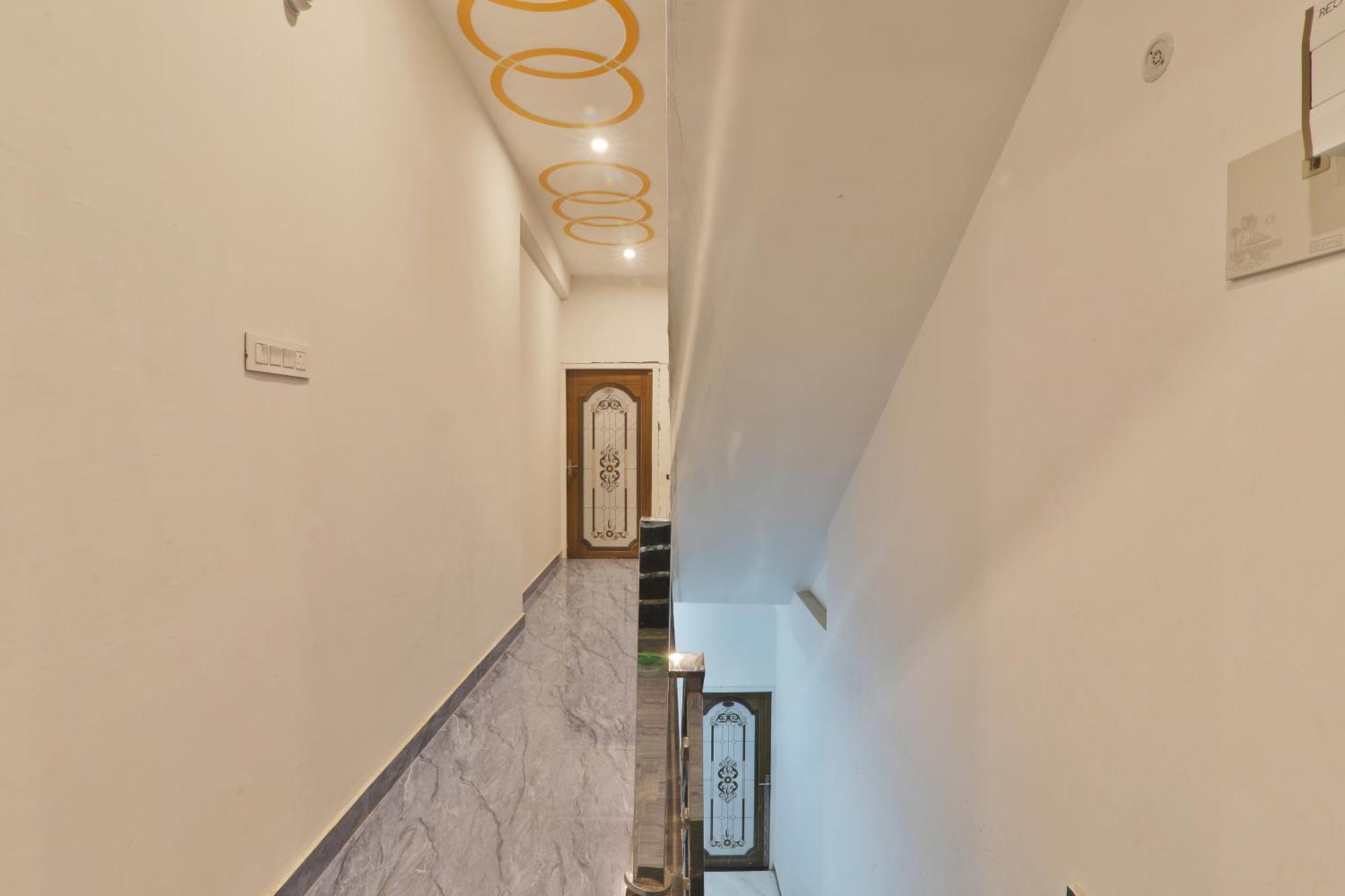 Hotel Ramayan Family Fully Air Condition Spacious And Free Wifi With Free Pick Up From Station Ayodhya