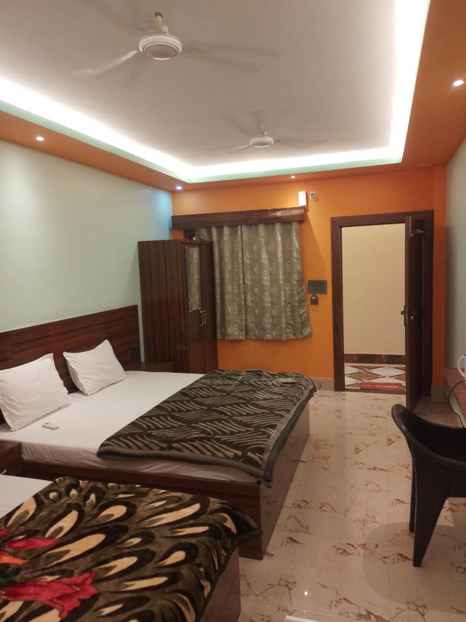 Siyaram Kunj Hotel *
