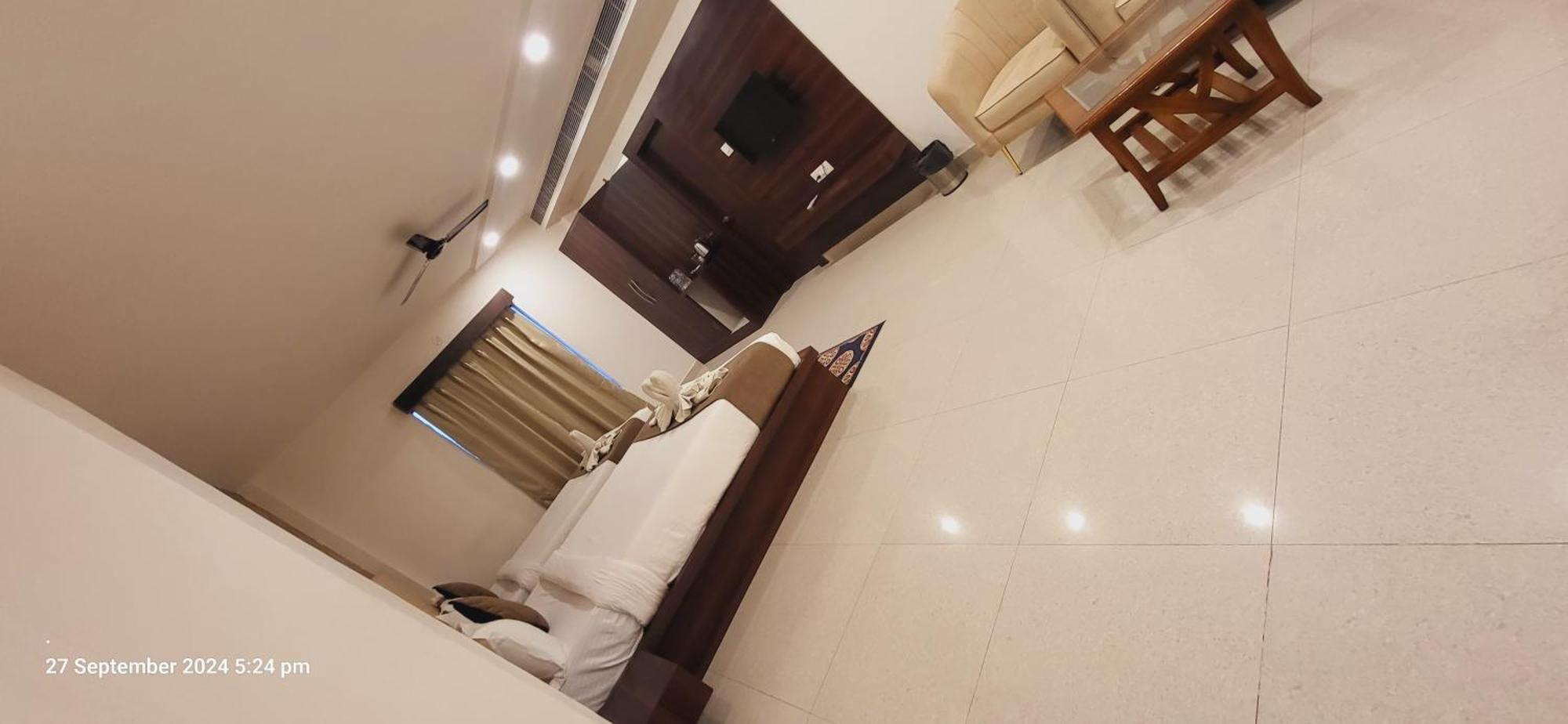 Neelkanth Hotel Ayodhya