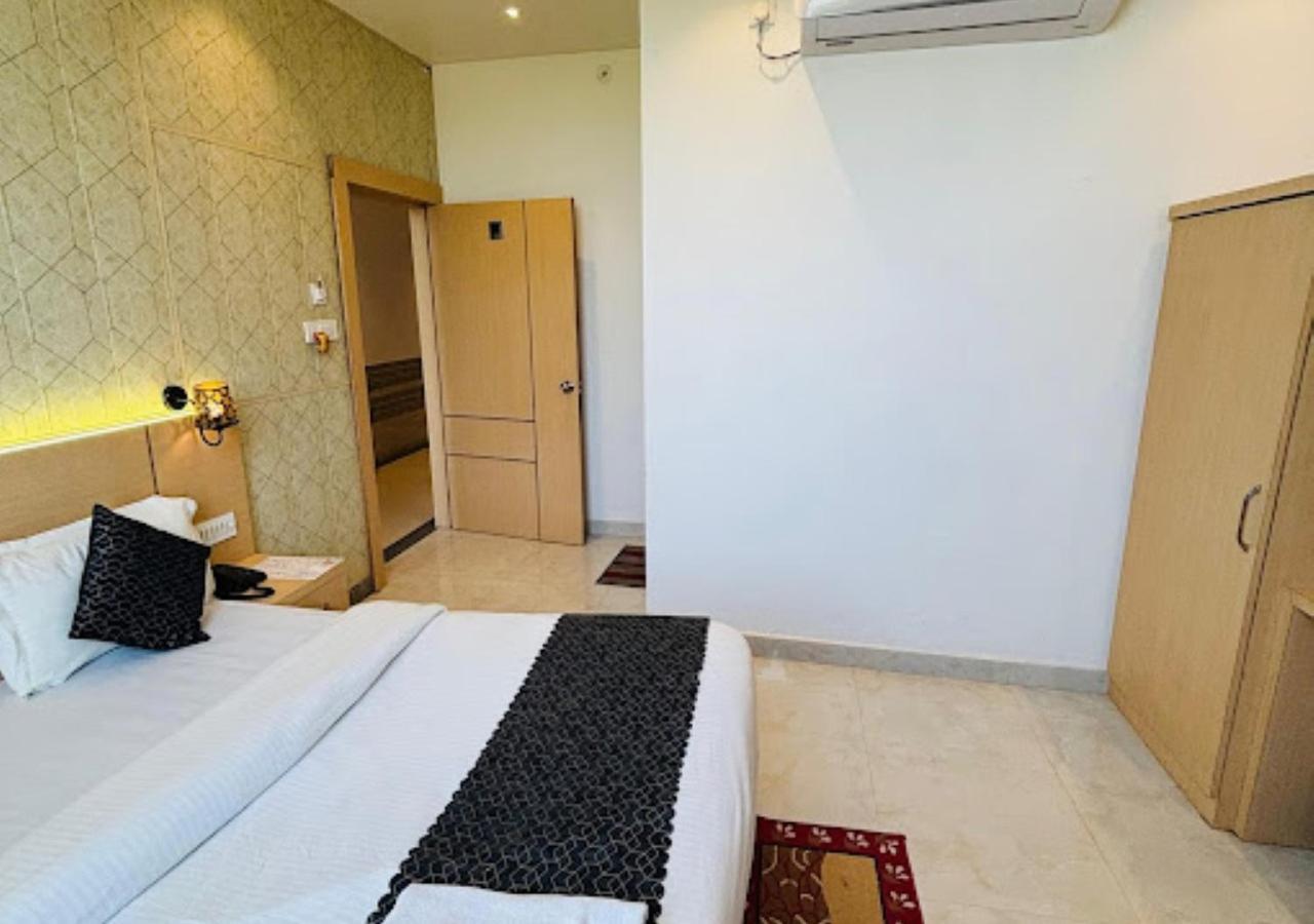 Ayodhya Hotel