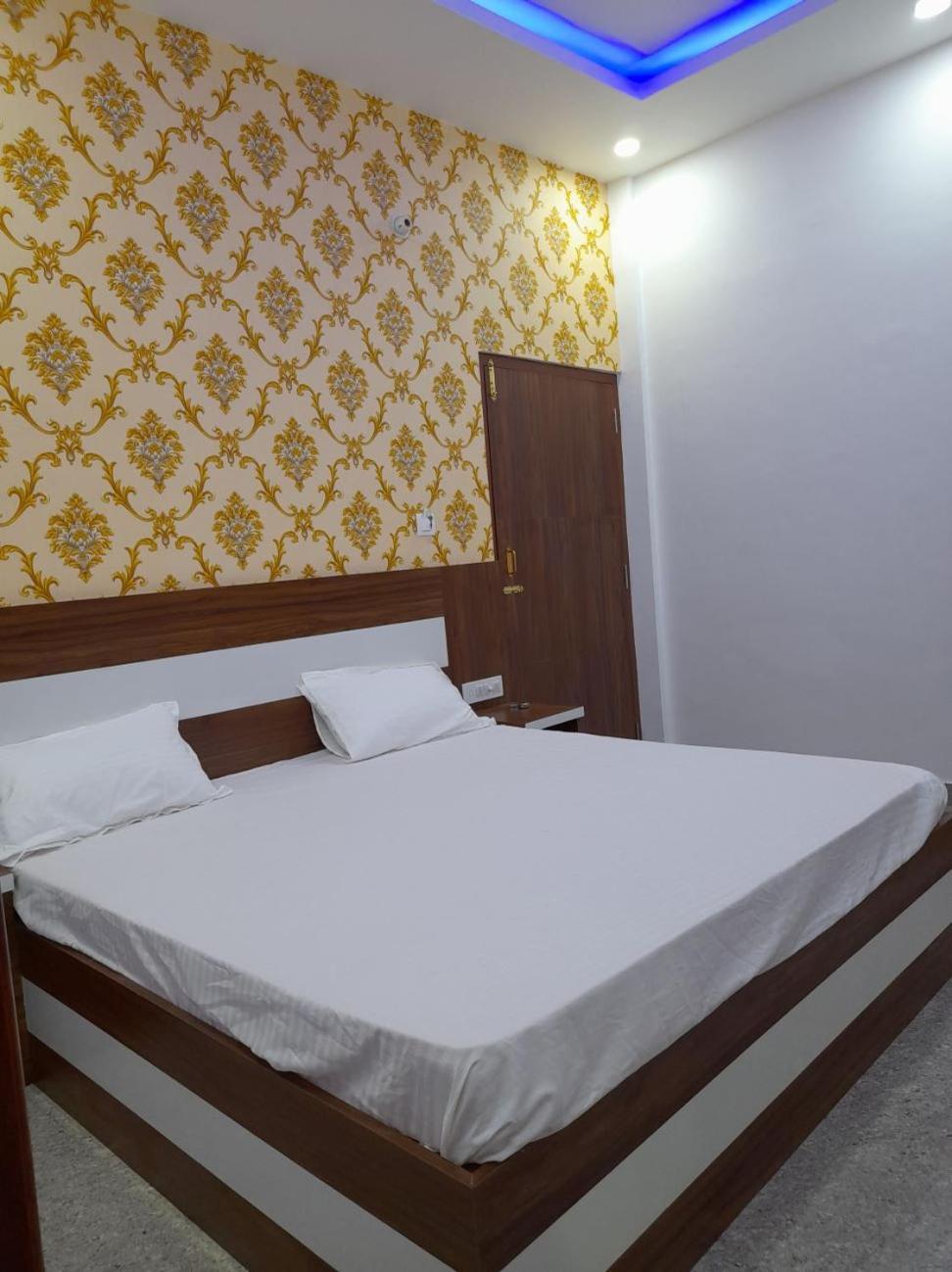 Ayodhya Hotel