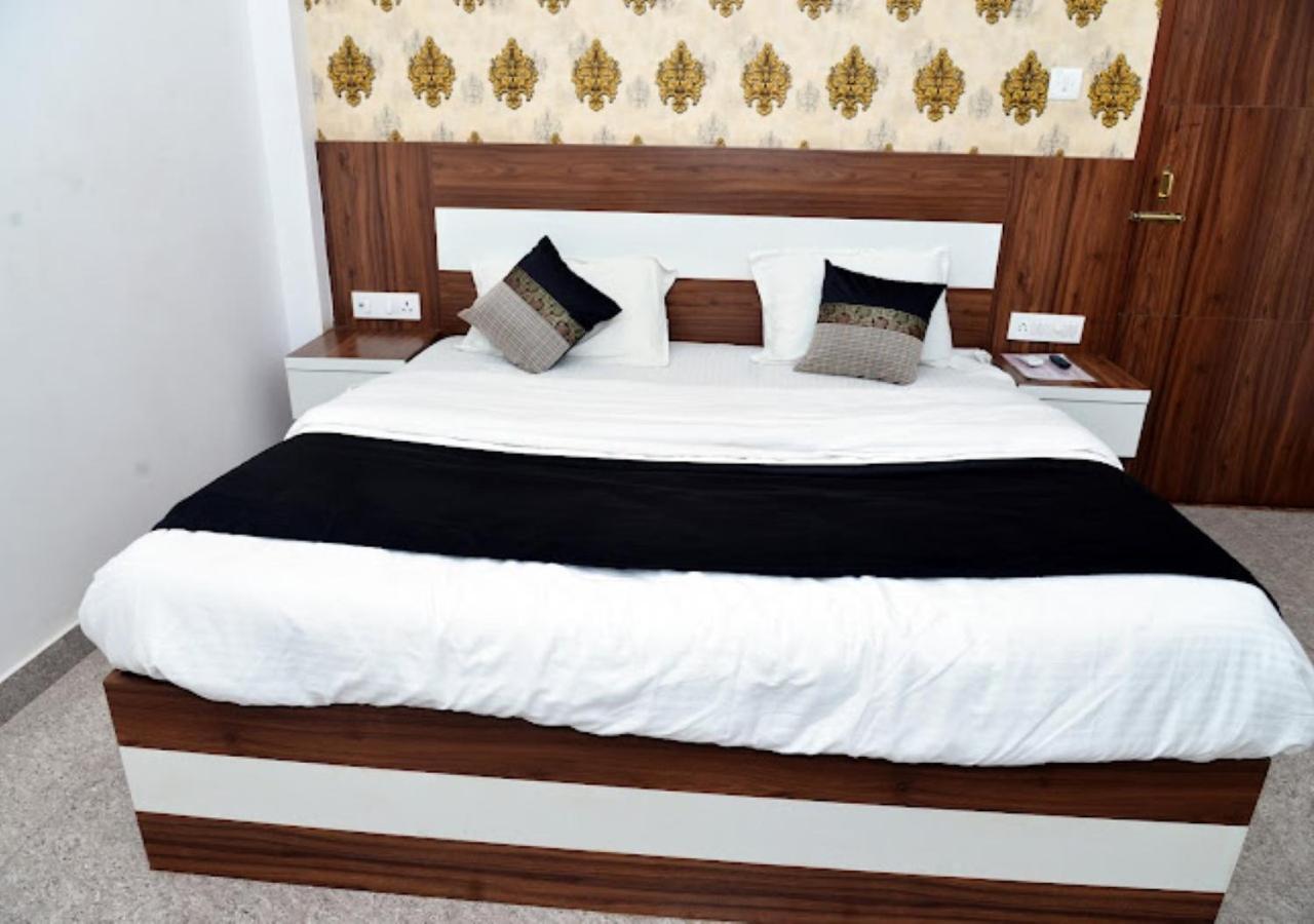 Hotel Ayodhya