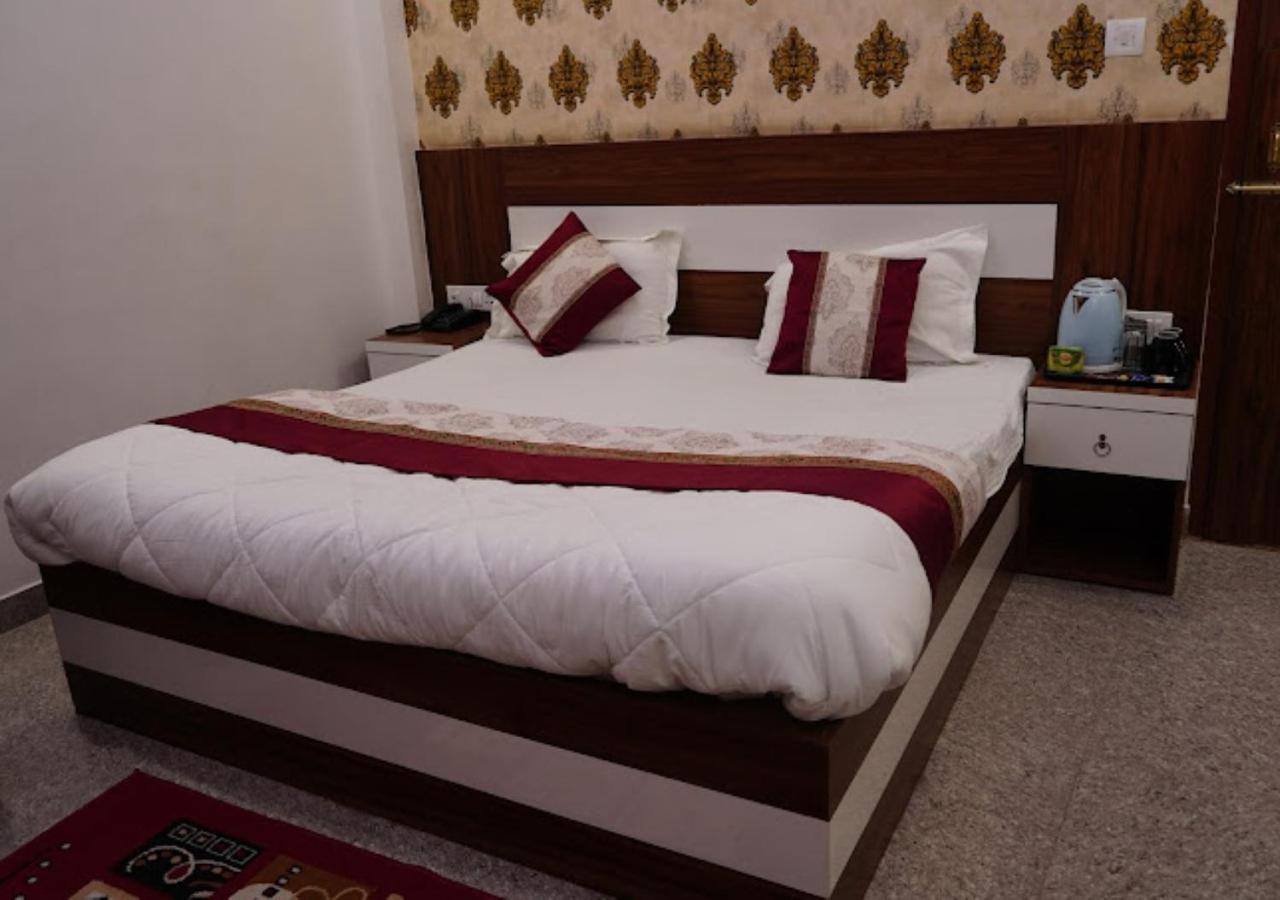Hotel Ayodhya 3*