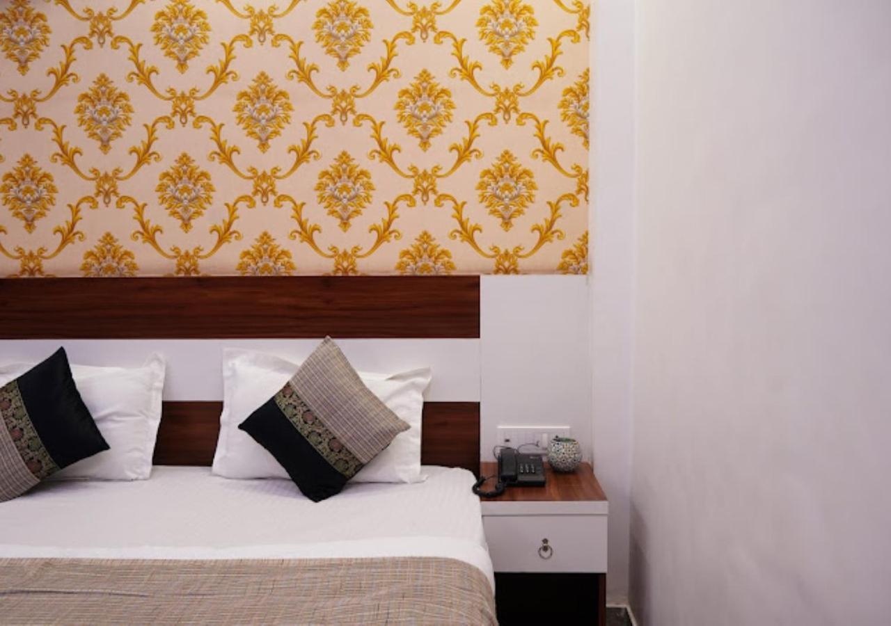 Ayodhya Hotel
