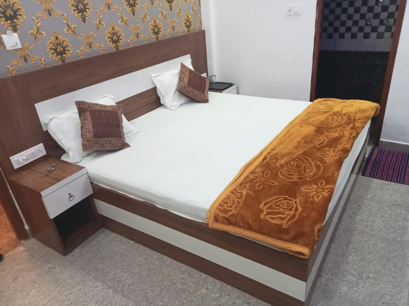 Hotel Ayodhya