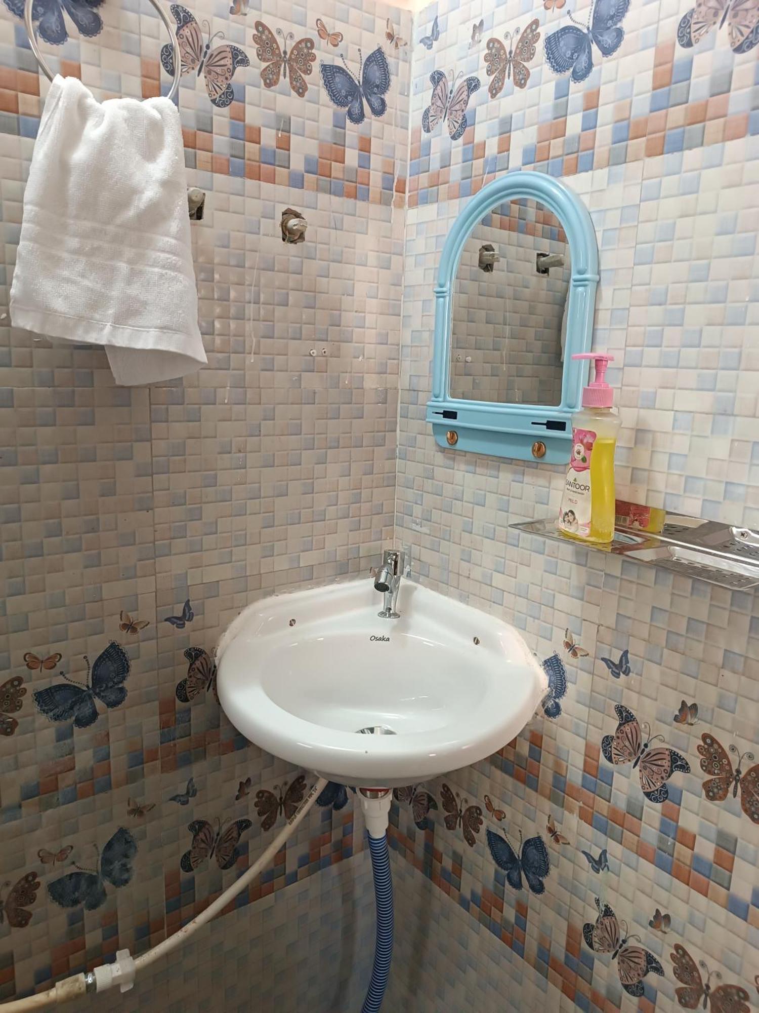 Apartment Raghuvardham Delux 1 Double Bed, 1 Single Bed Ayodhya