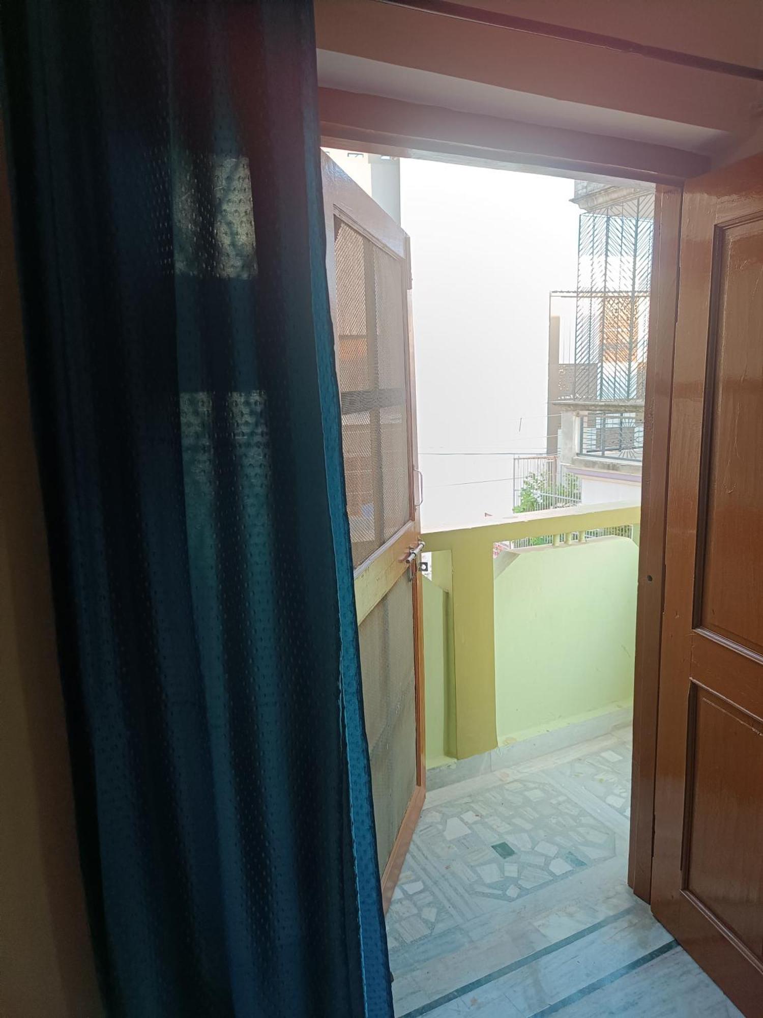 Raghuvardham Delux 1 Double Bed, 1 Single Bed *