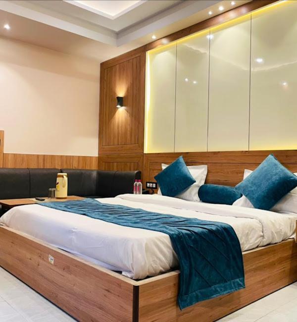 Shane Avadh , 4*