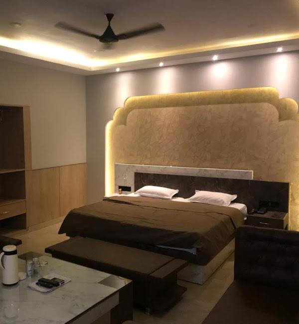 Shane Avadh , Hotel 4*