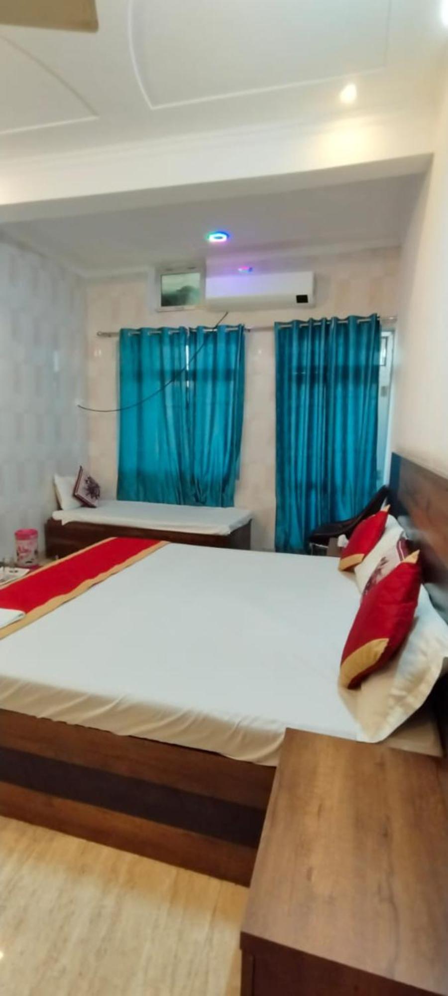 Nirmala Palace Near Shri Ram Janmabhoomi 600m 3* Ayodhya