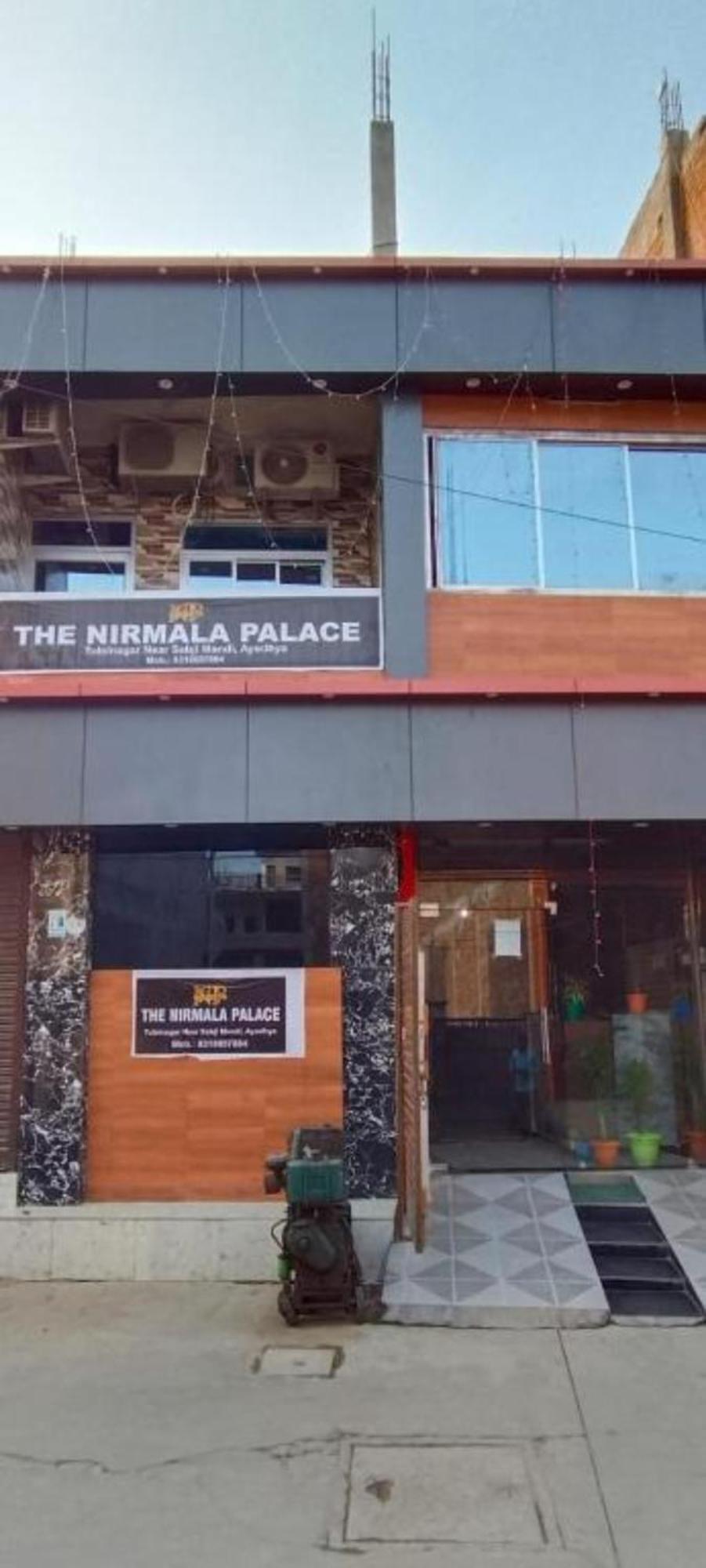 Hotel Nirmala Palace Near Shri Ram Janmabhoomi 600m 3*