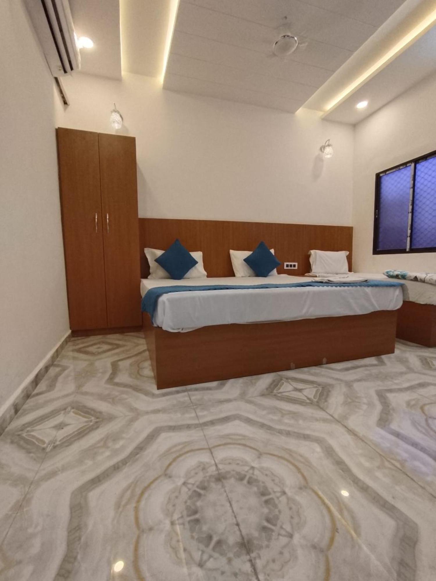 Nirmala Palace Near Shri Ram Janmabhoomi 600m