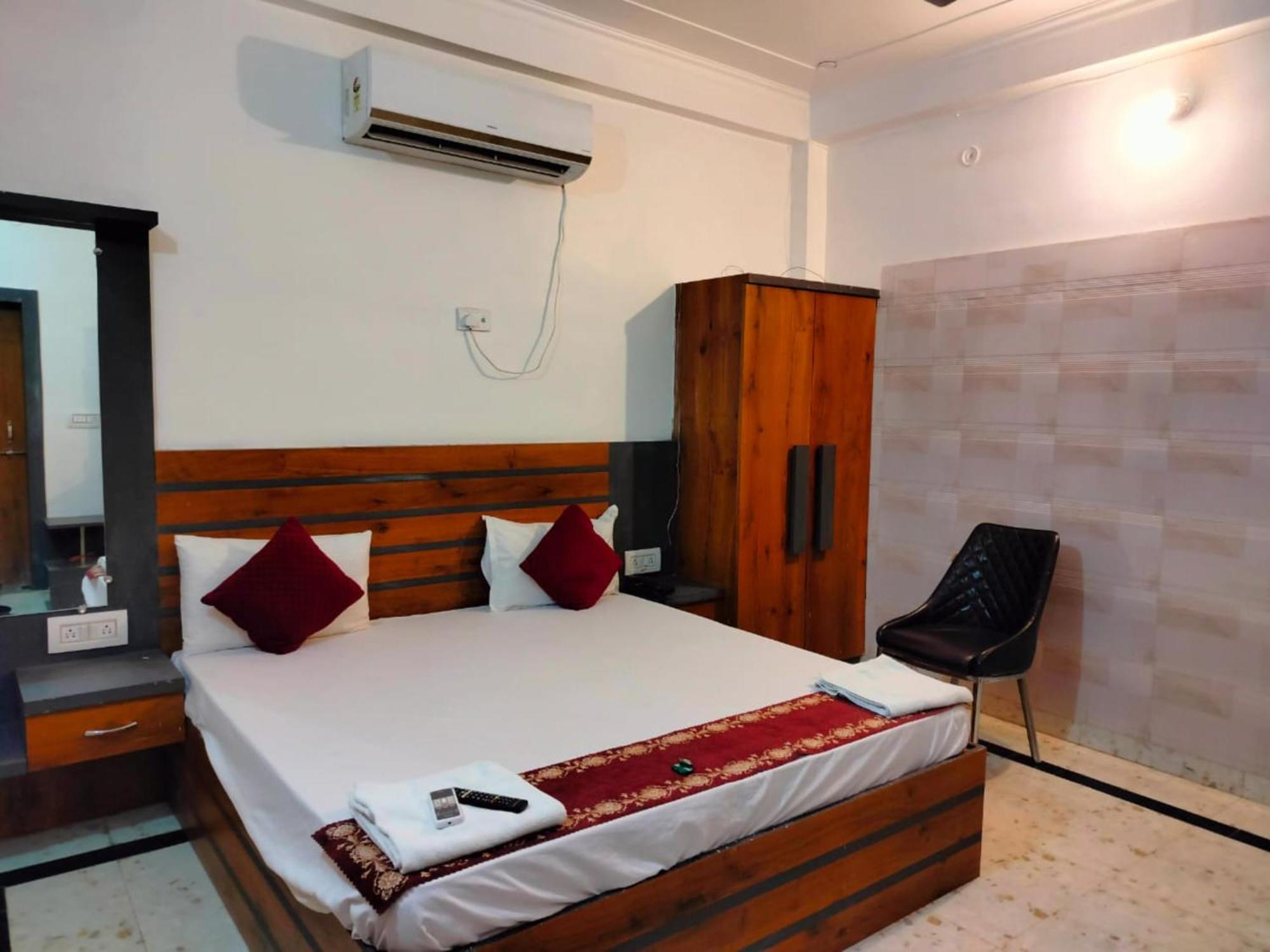 Nirmala Palace Near Shri Ram Janmabhoomi 600m Hotel Ayodhya