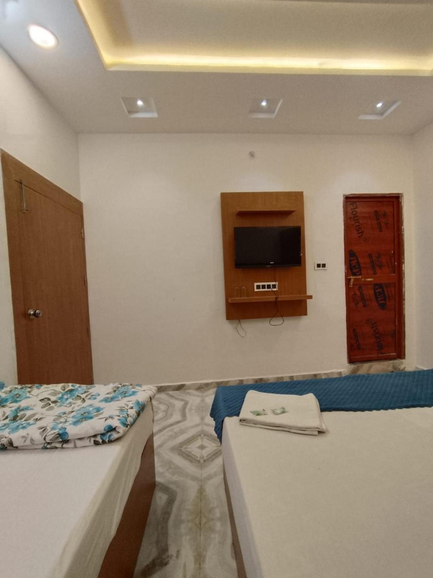 Nirmala Palace Near Shri Ram Janmabhoomi 600m Hotel Ayodhya