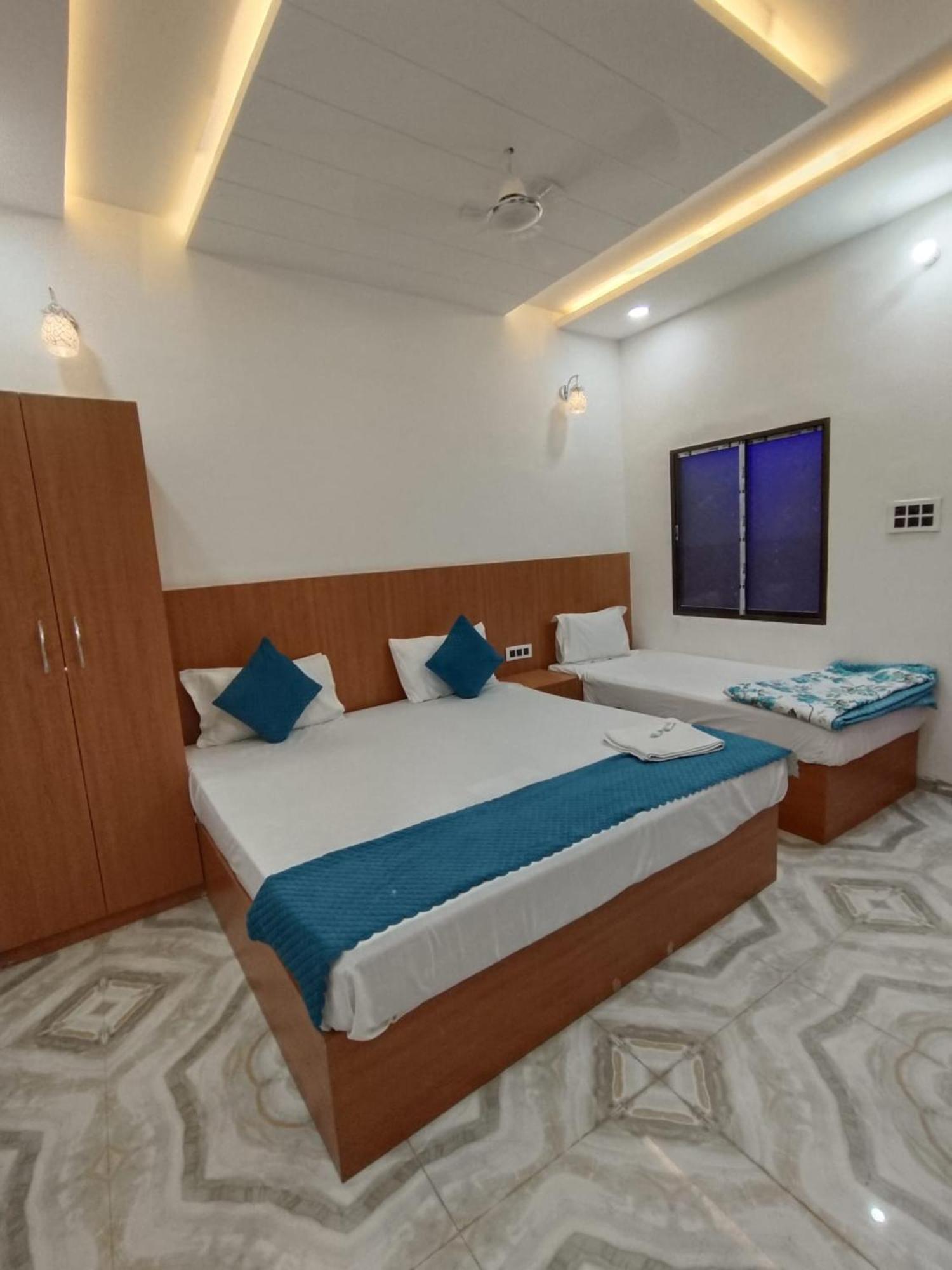 Hotel Nirmala Palace Near Shri Ram Janmabhoomi 600m Ayodhya