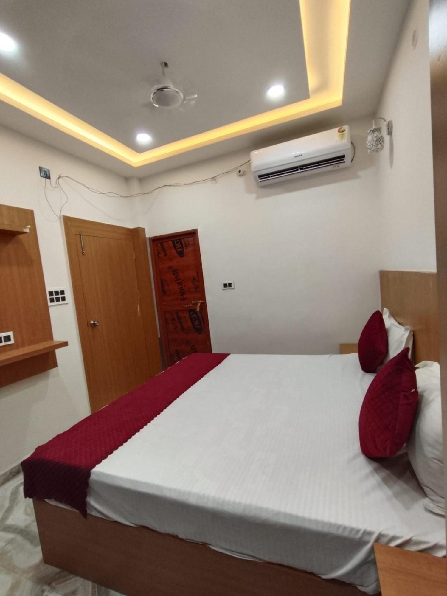 Hotel Nirmala Palace Near Shri Ram Janmabhoomi 600m Ayodhya