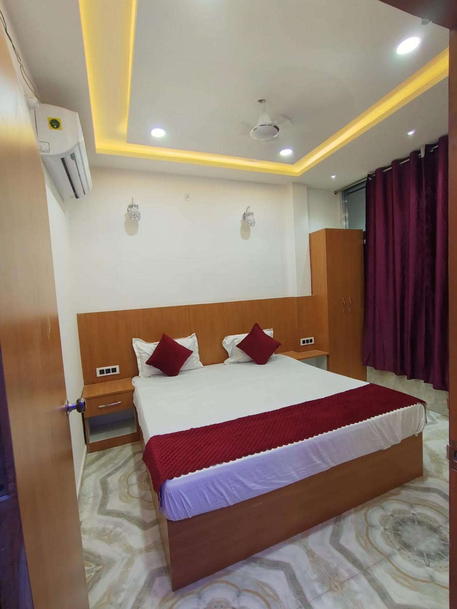 Nirmala Palace Near Shri Ram Janmabhoomi 600m Hotel 3*