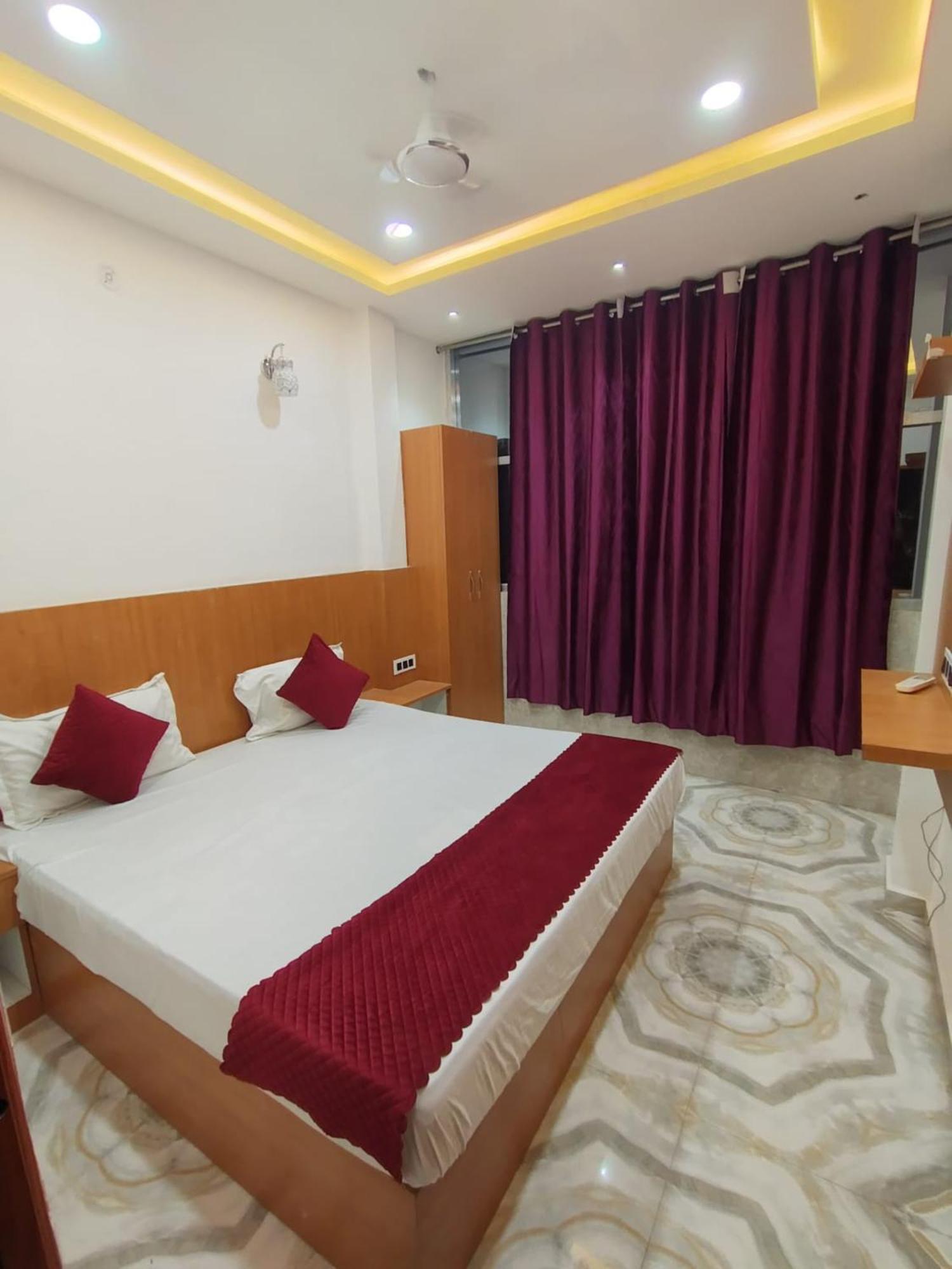 Nirmala Palace Near Shri Ram Janmabhoomi 600m