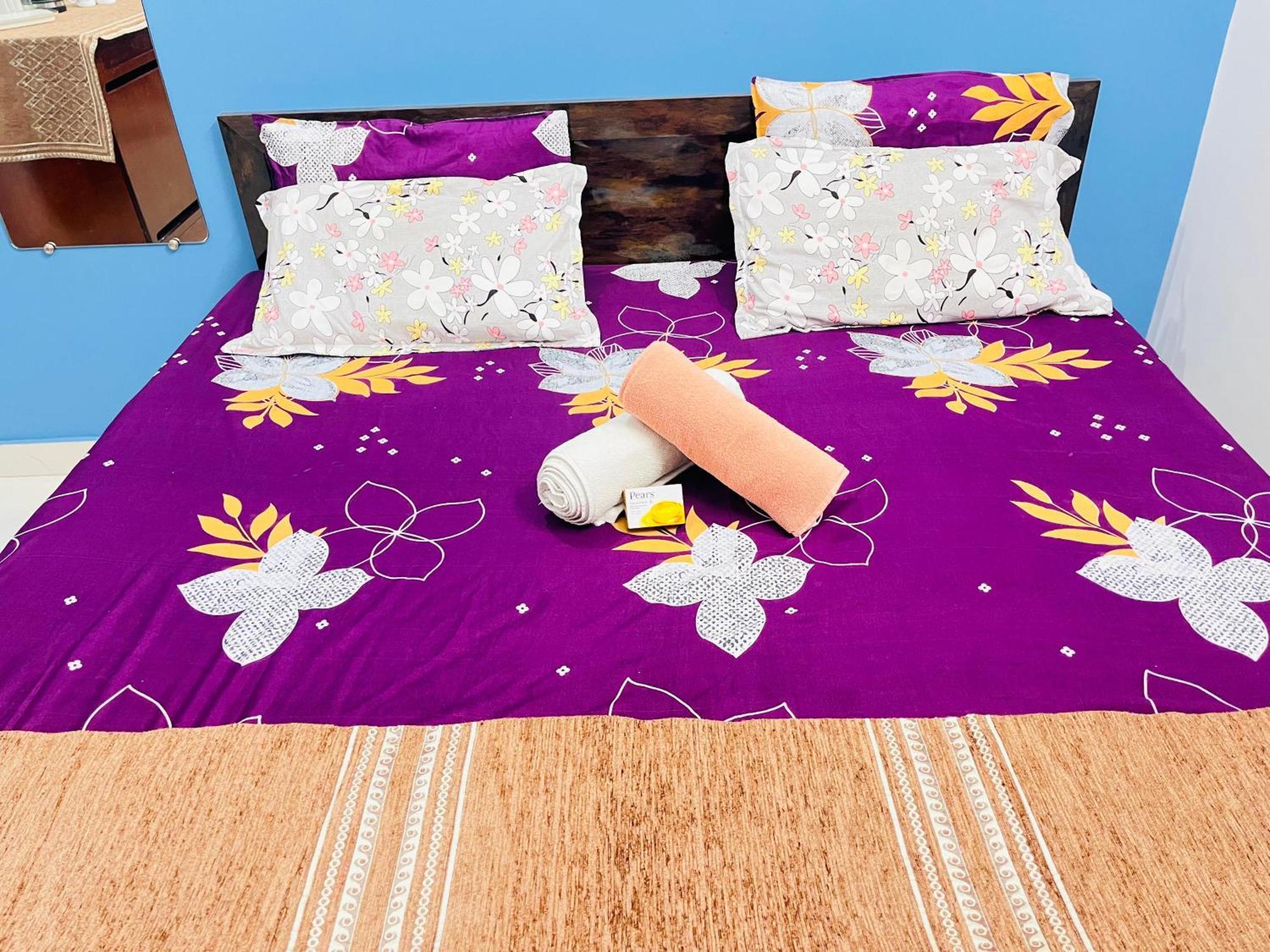 Maa Vaishno Paying 3*