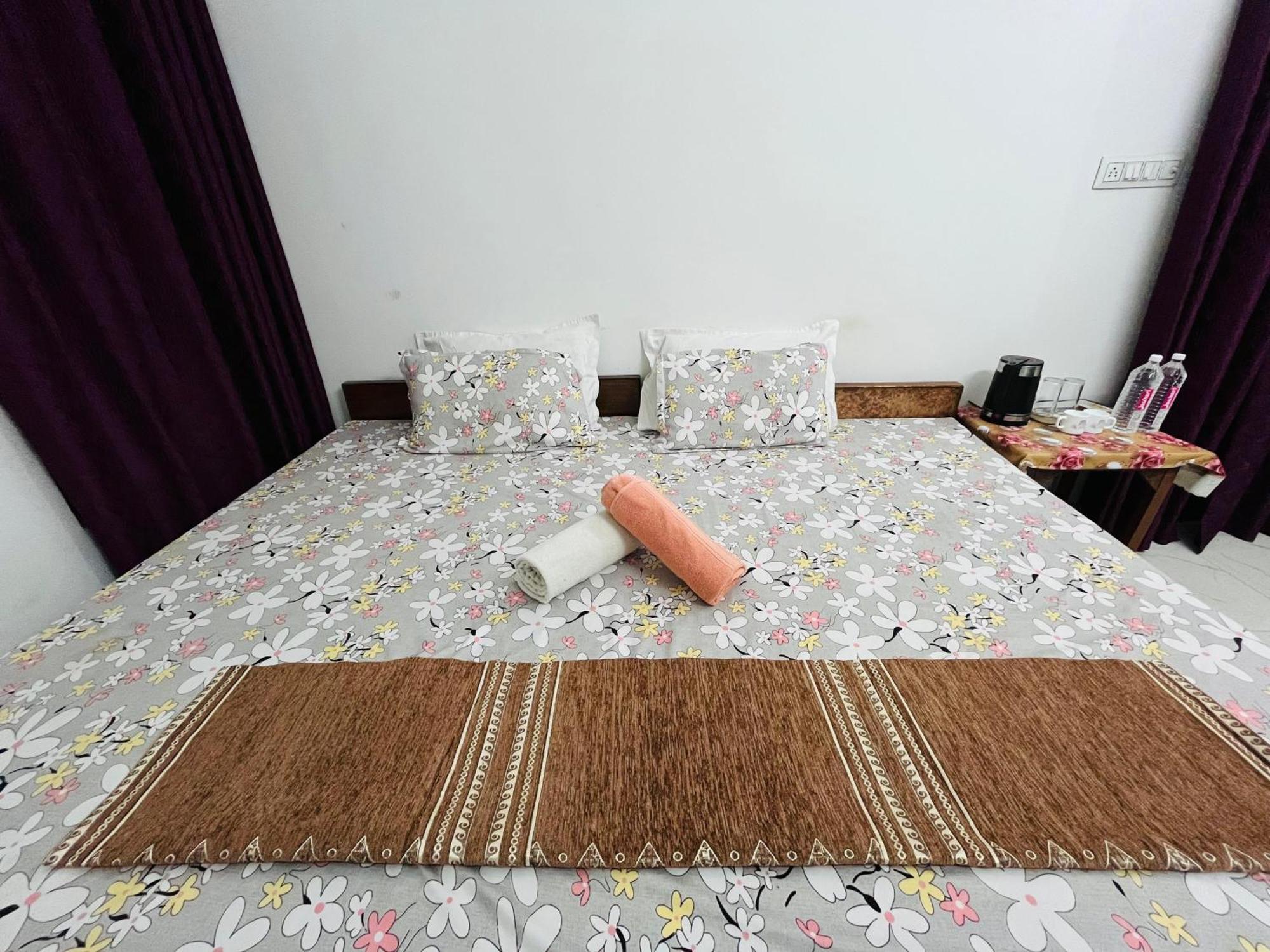 Maa Vaishno Paying 3* Ayodhya
