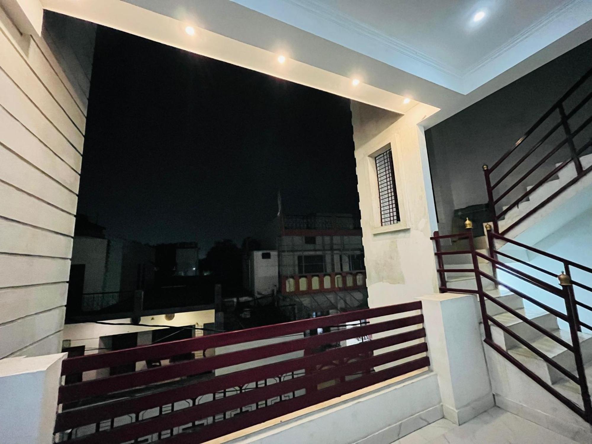 Maa Vaishno Paying 3* Ayodhya